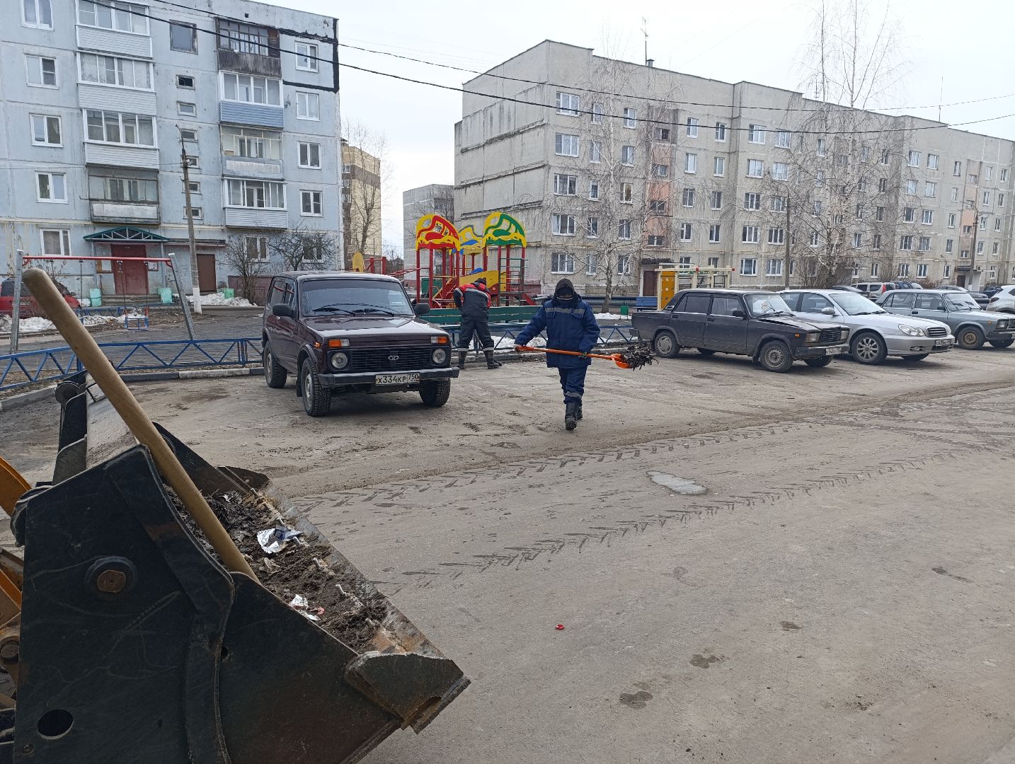 Бронницы, Уборка дворов, Уборка дорог, Уборка дворов после зимы,