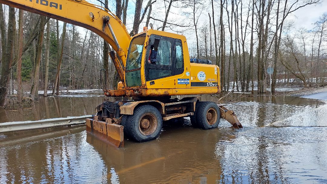 ремонт дорог, машина, река,