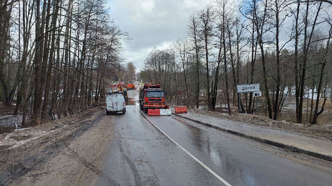 ремонт дорог, машина, река,