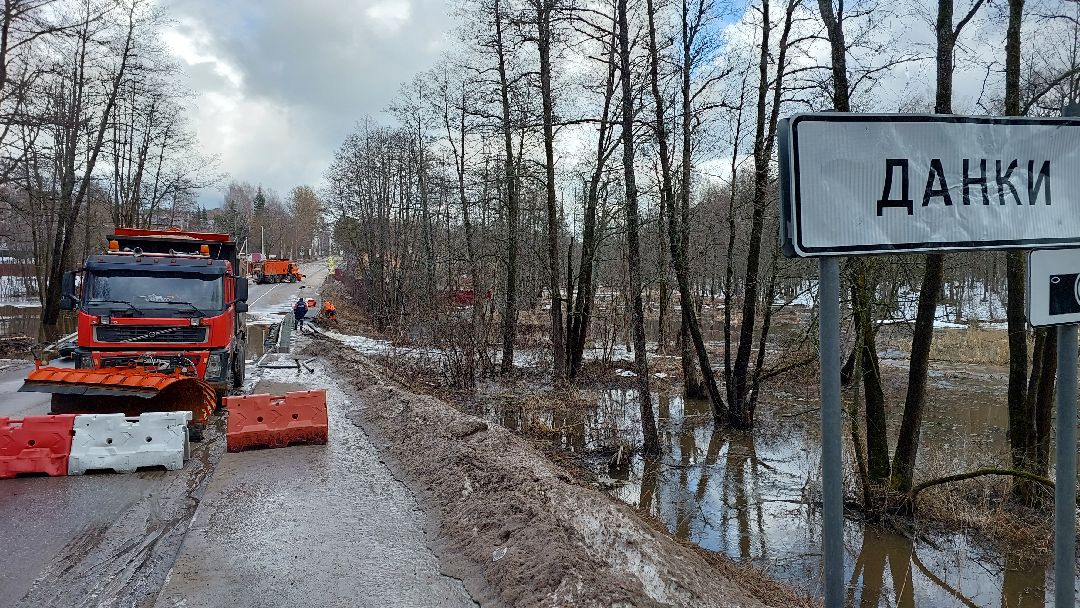 ремонт дорог, машина, река,