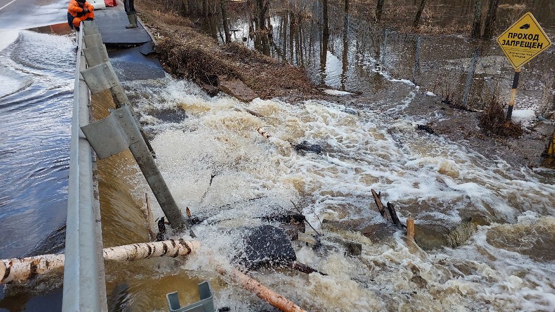 ремонт дорог, машина, река,
