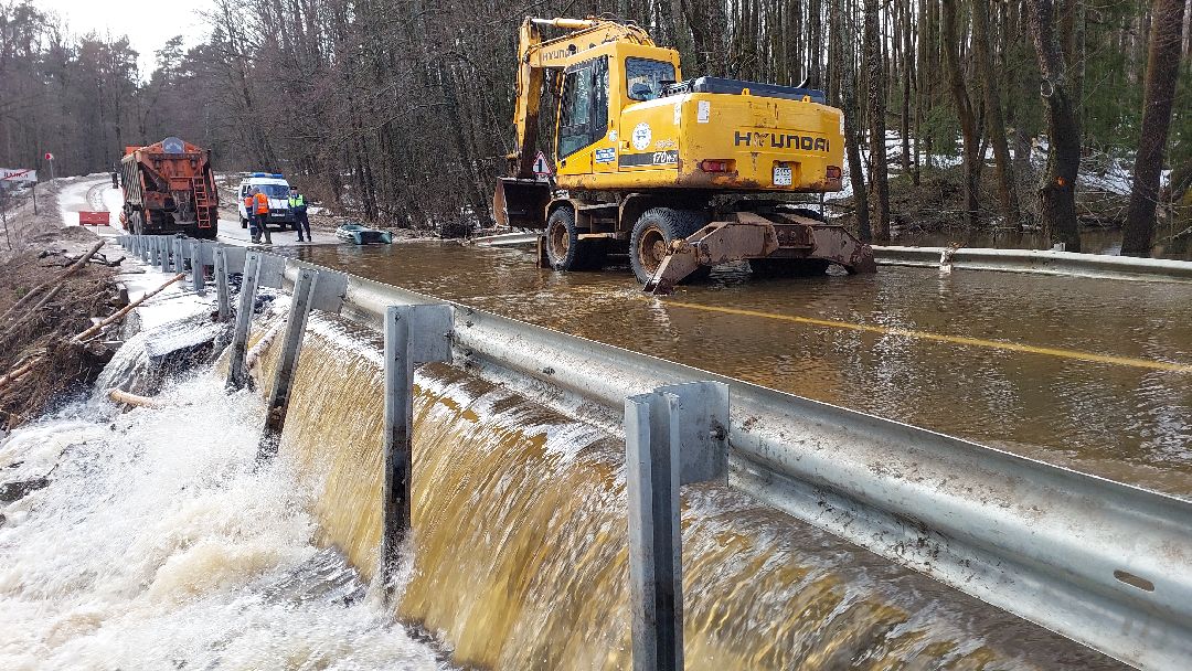ремонт дорог, машина, река,