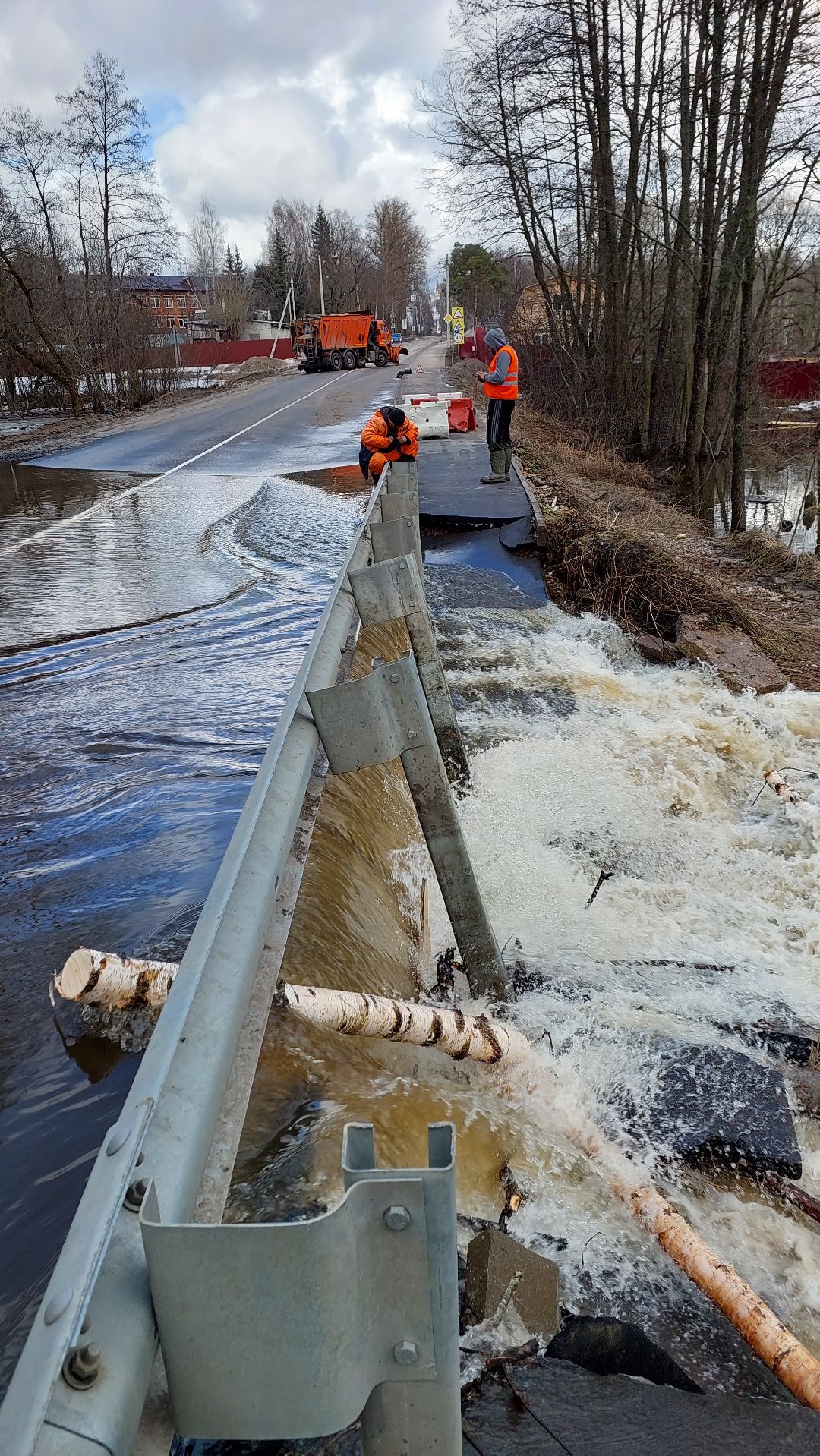 ремонт дорог, машина, река,