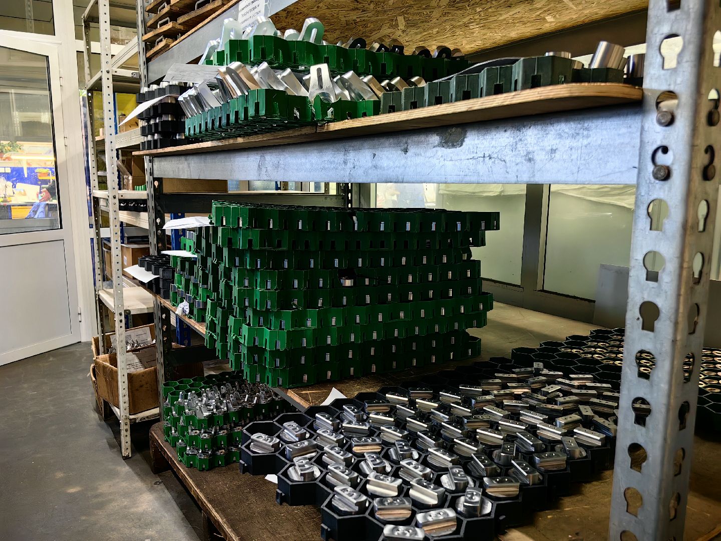 завод, производство, ортопедия, протезы, станки, детали,