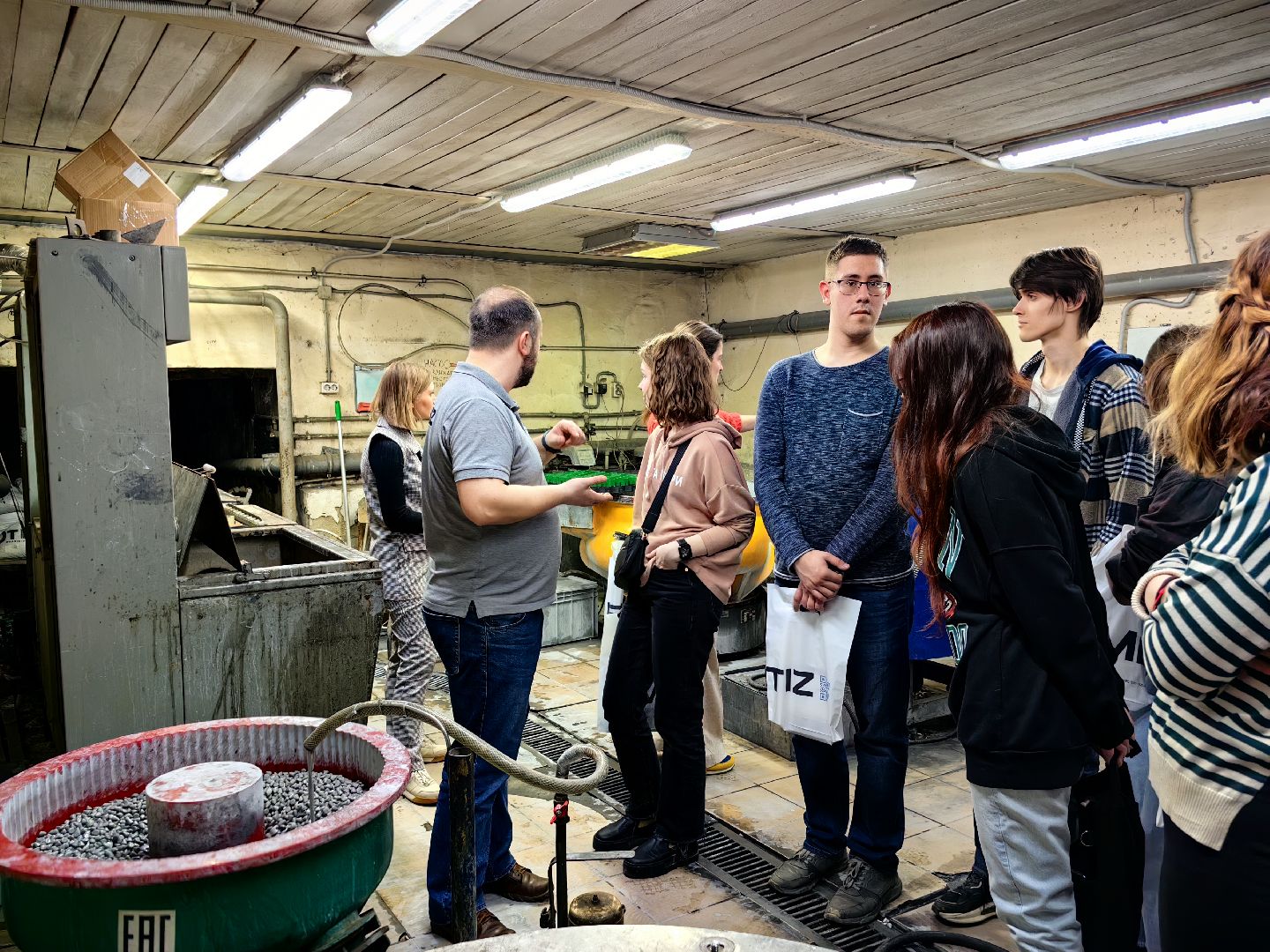 завод, производство, ортопедия, протезы, станки, детали,