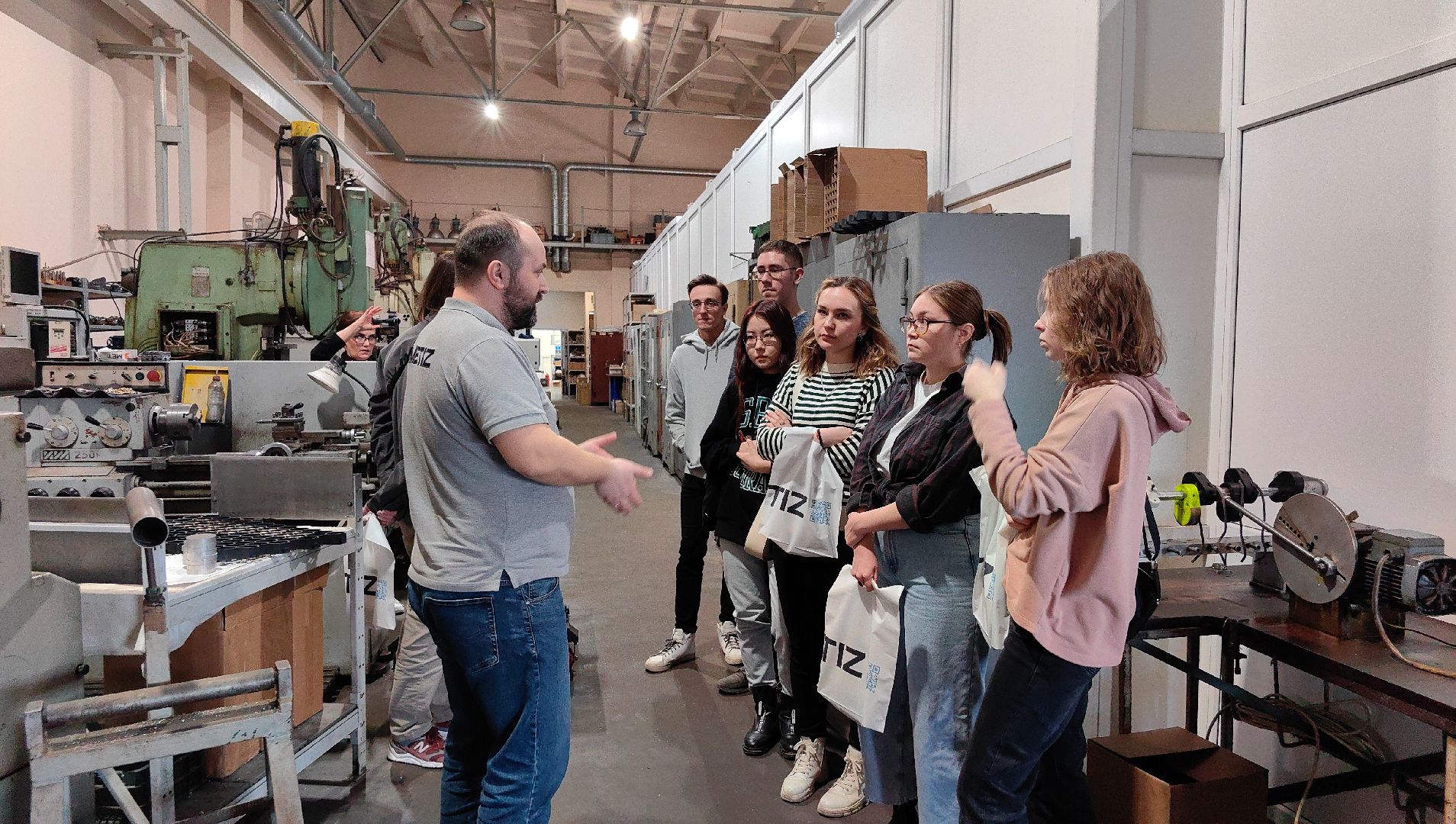 завод, производство, ортопедия, протезы, станки, детали,