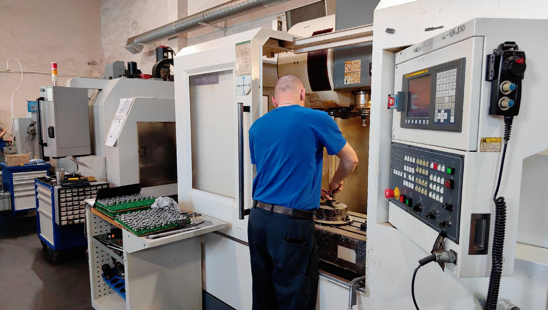 завод, производство, ортопедия, протезы, станки, детали,