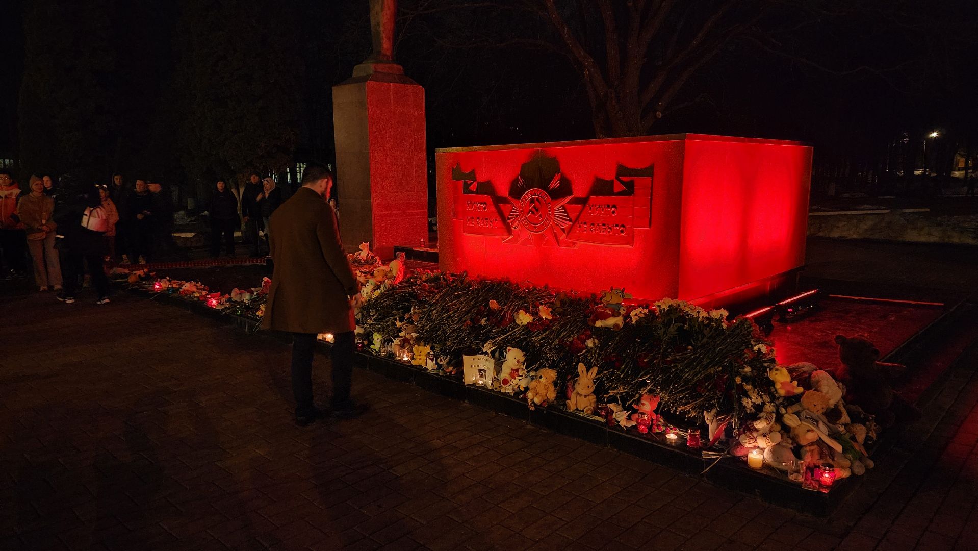 память о погибших, вечный огонь, борис аубакиров, свеча памяти,теракт,