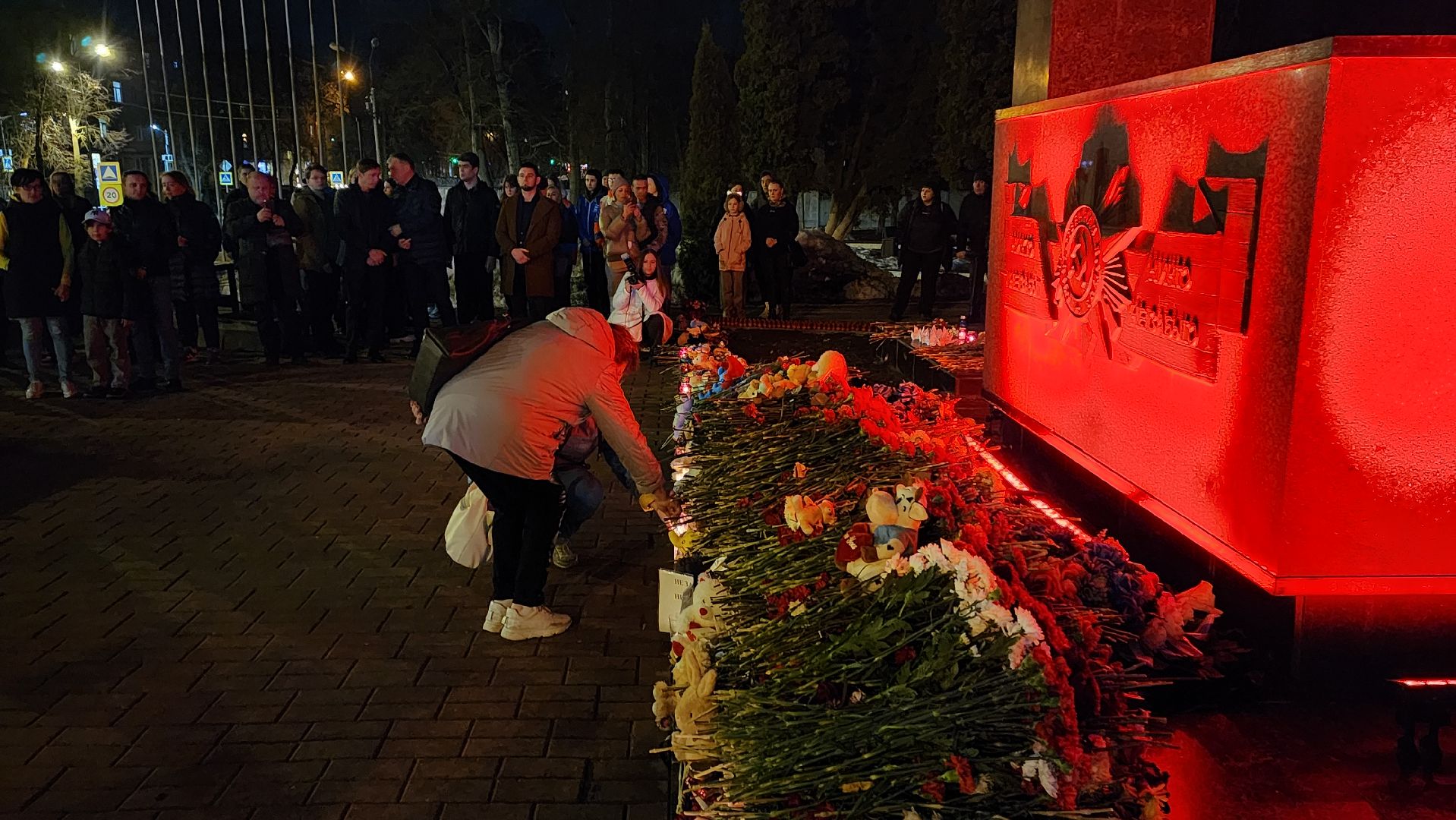 память о погибших, вечный огонь, борис аубакиров, свеча памяти,теракт,