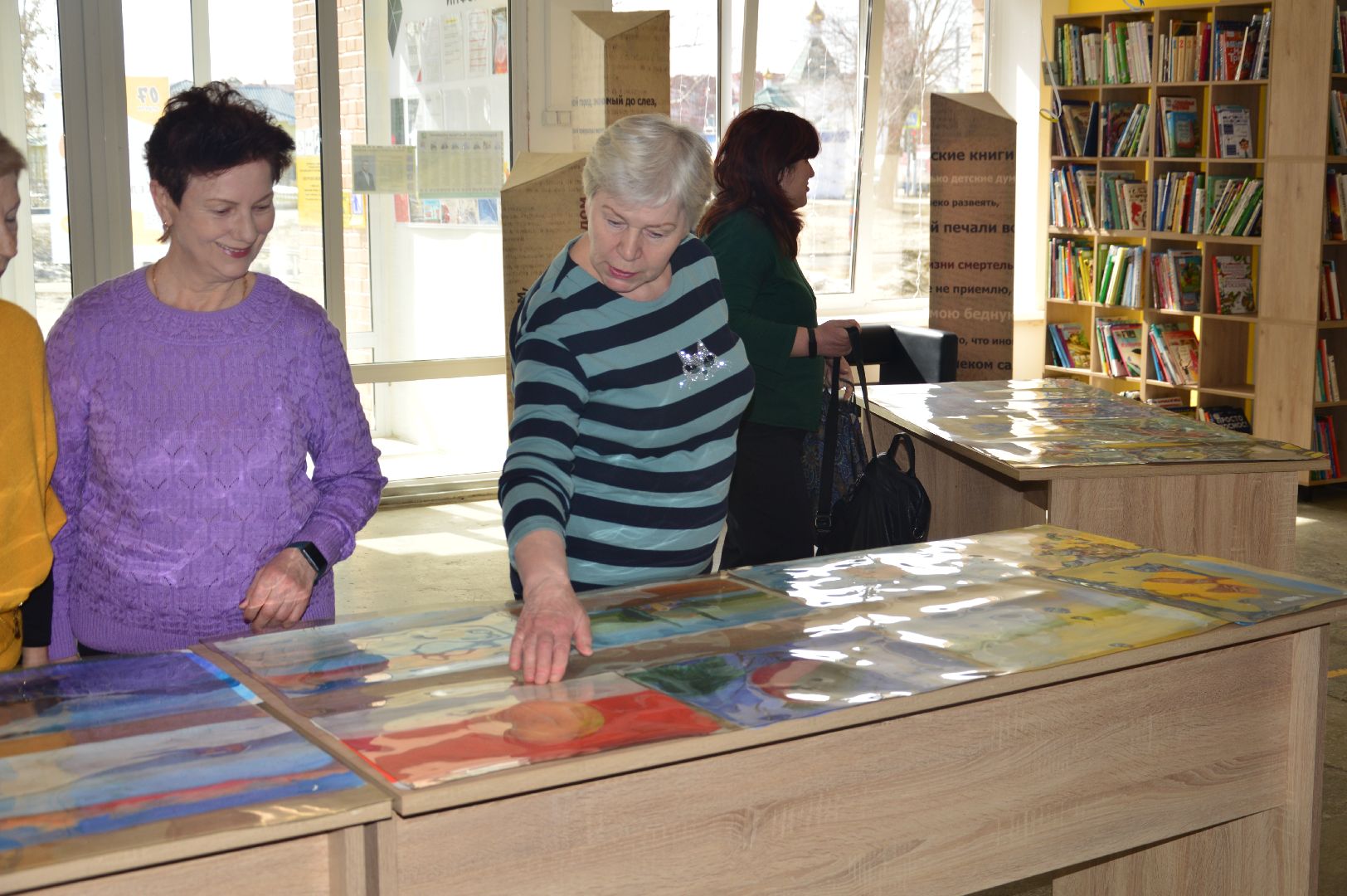 шатура, выставка картин, вернисаж, активное долголетие, библиотека, городской округ культура,
