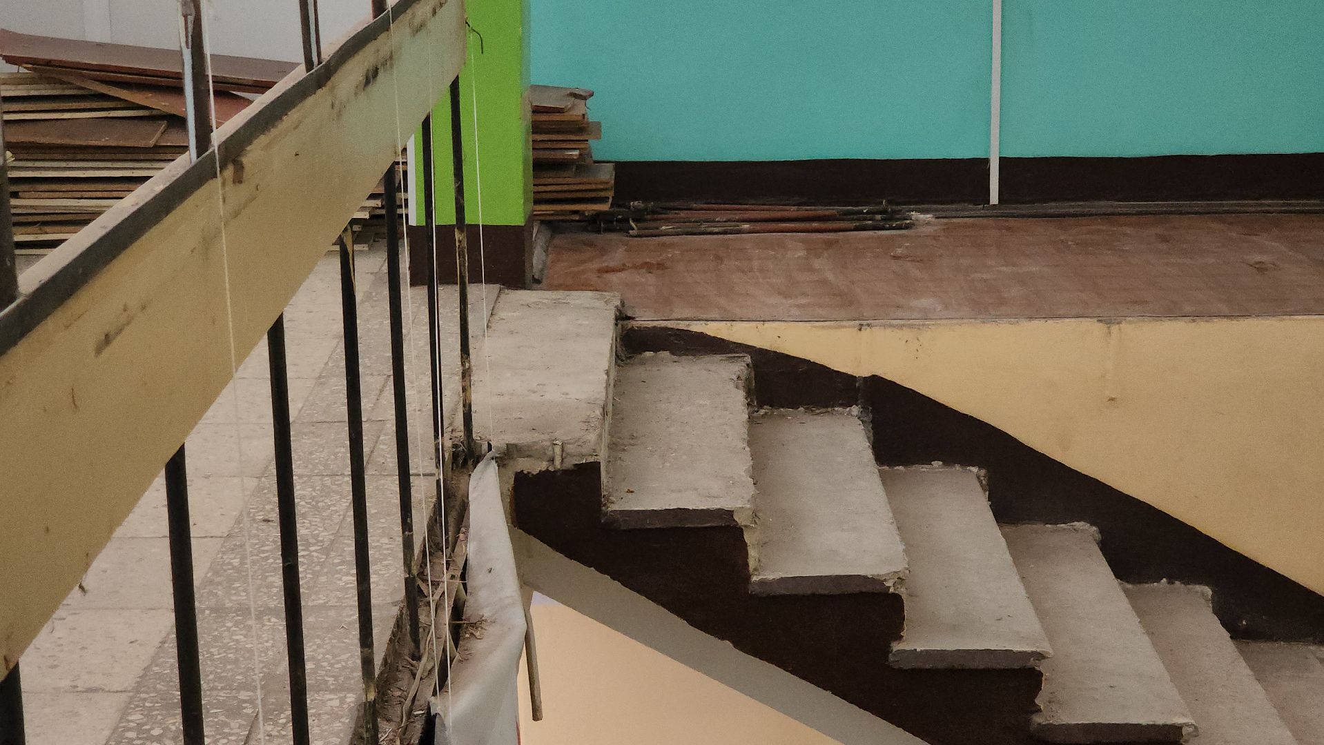 егорьевск, цвр, ремонт, лестница, коридор, перила, побелка,