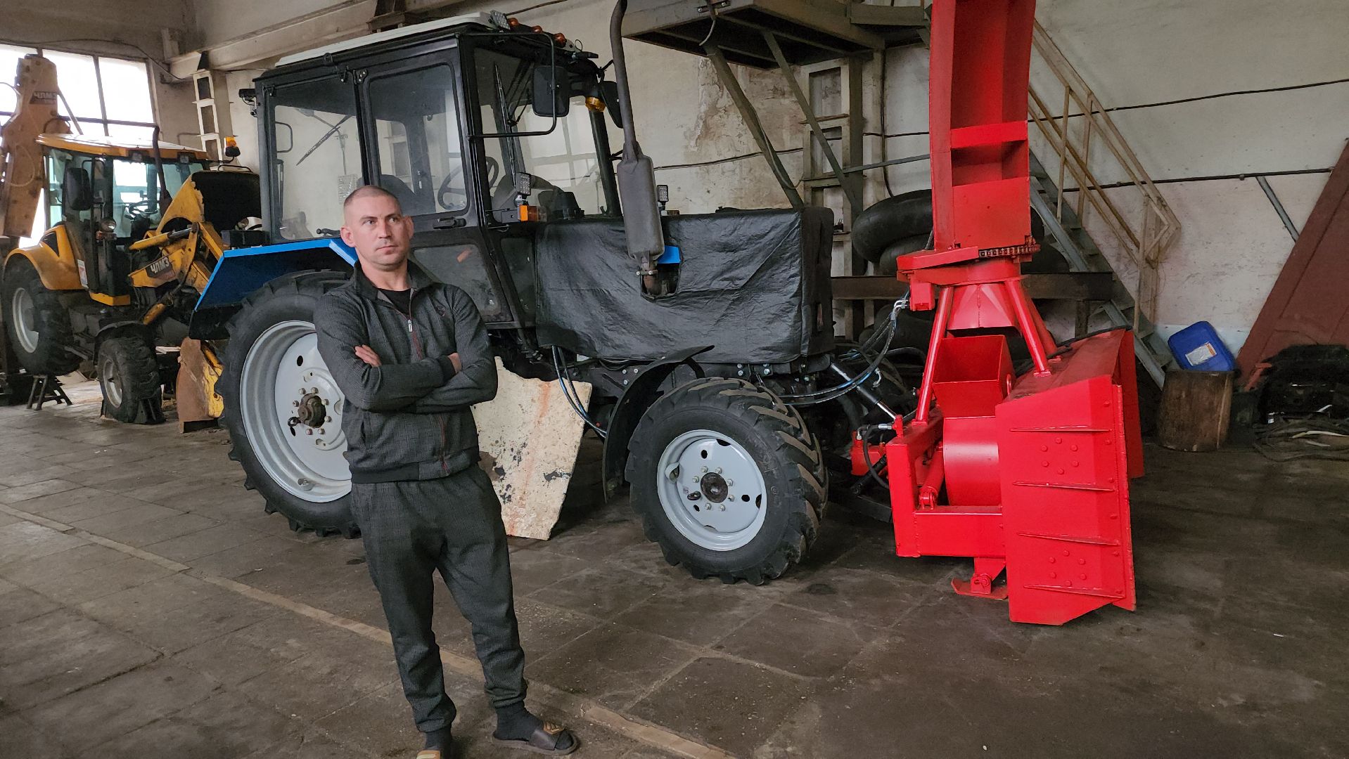 долгопрудный, мбу благоустройство, Молодой тракторист, снегоуборочная техника,