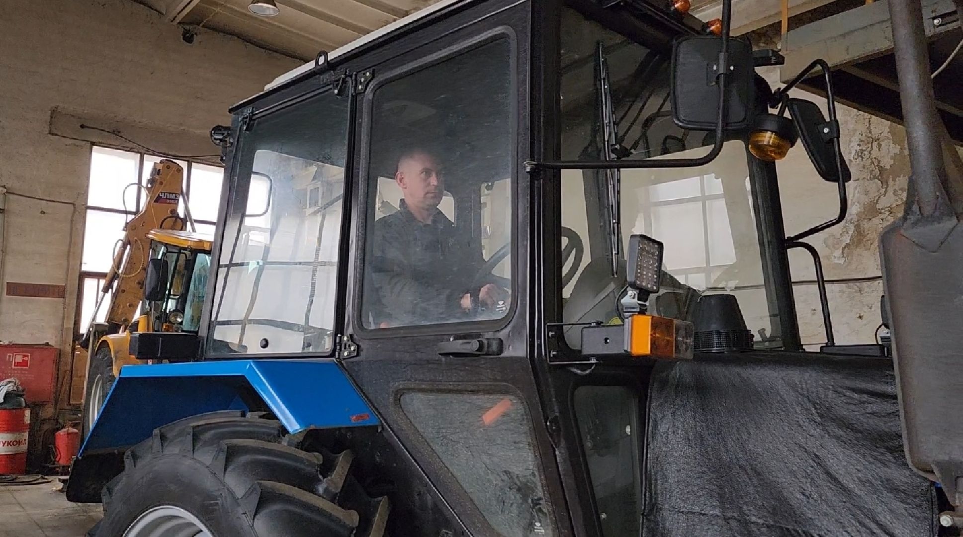 долгопрудный, мбу благоустройство, Молодой тракторист, снегоуборочная техника,