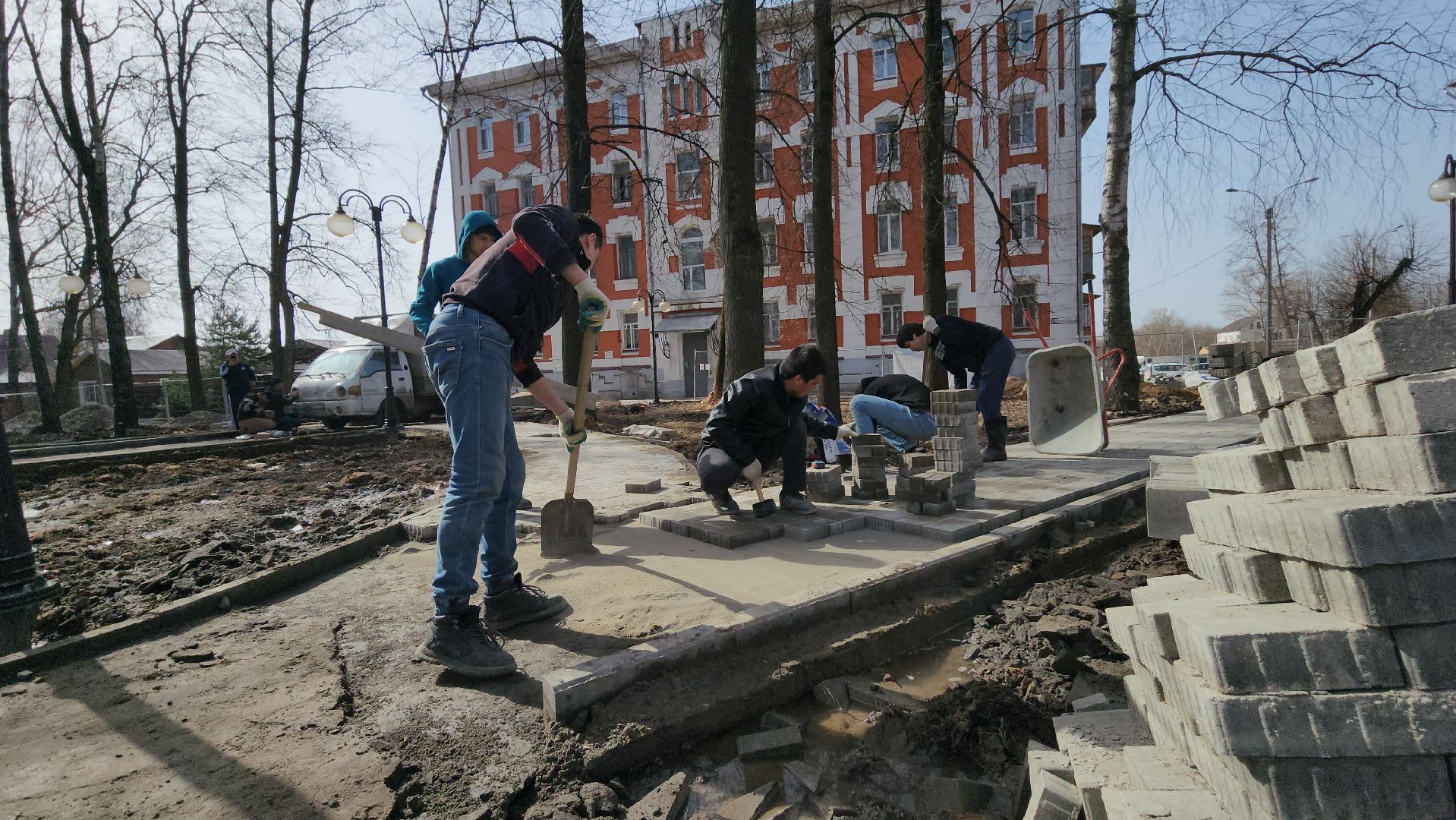 серпухов, сквер на северной площади, благоустройство, светильник, дорожки, национальные проекты,
