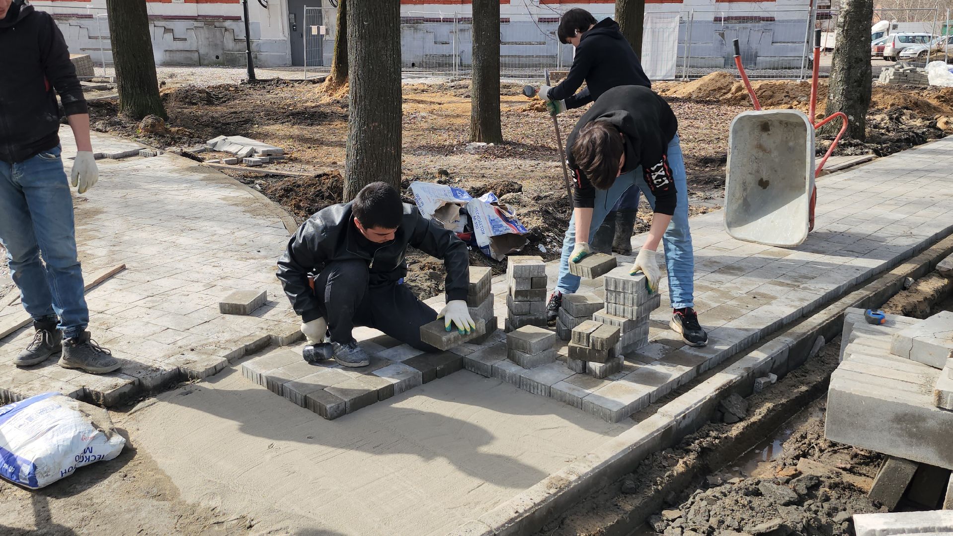 серпухов, сквер на северной площади, благоустройство, светильник, дорожки, национальные проекты,