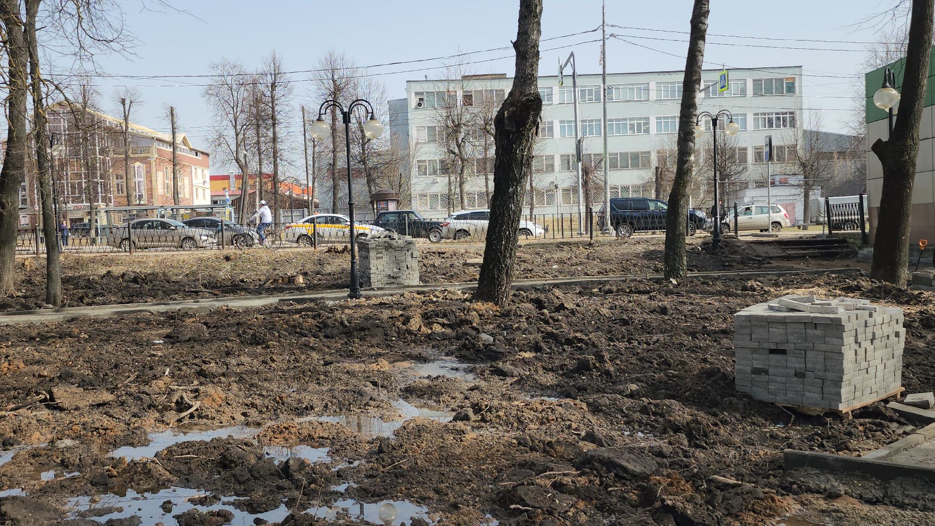 серпухов, сквер на северной площади, благоустройство, светильник, дорожки, национальные проекты,