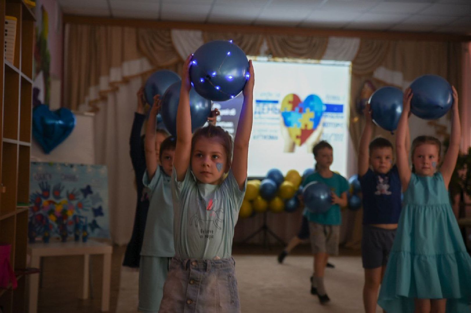 Бронницы, Всемирный день аутизма, Акция зажги синим, Детский сад Конфетти-Совхоз,