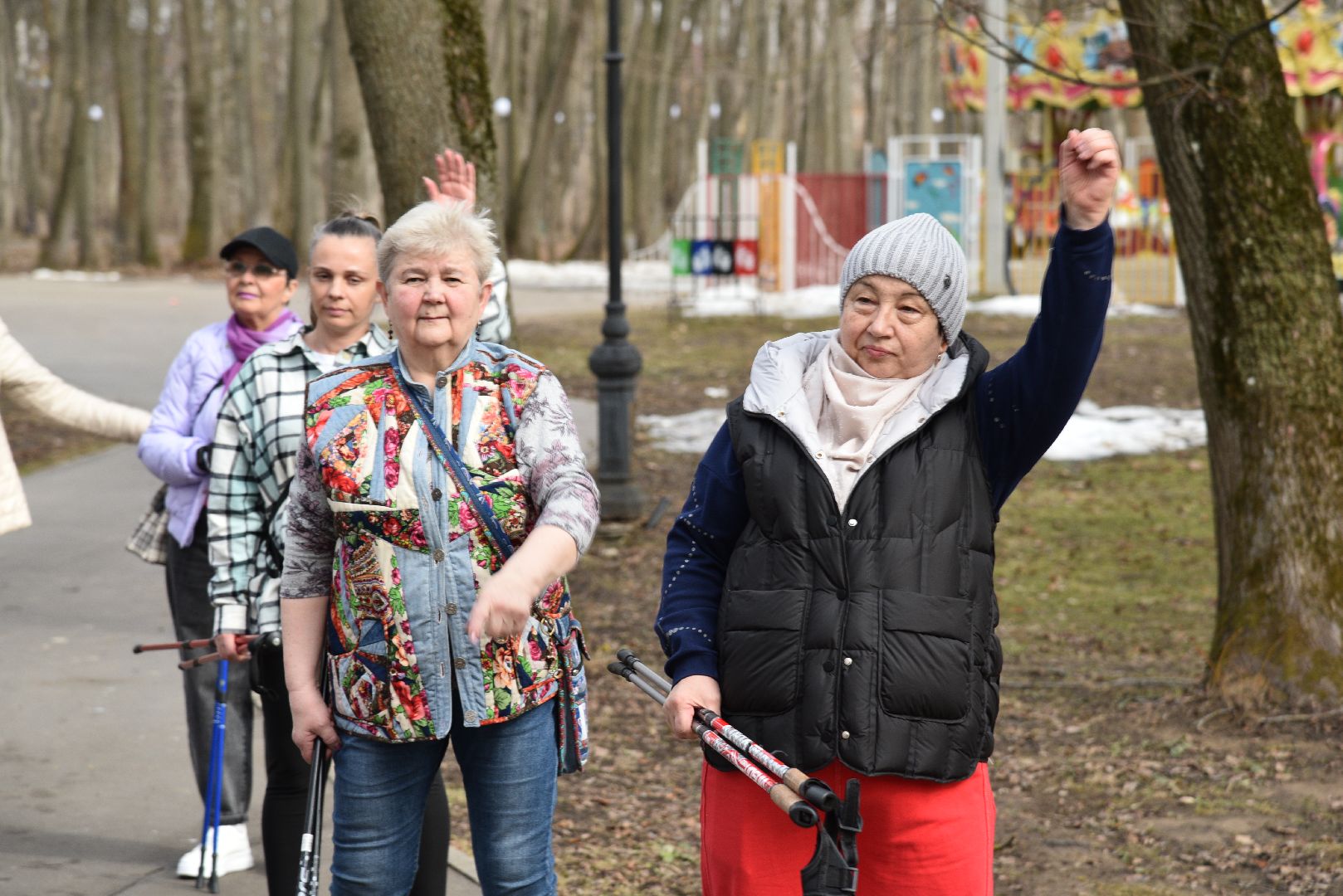 лотошино, лотошинский парк, активное долголетие, скандинавская ходьба,