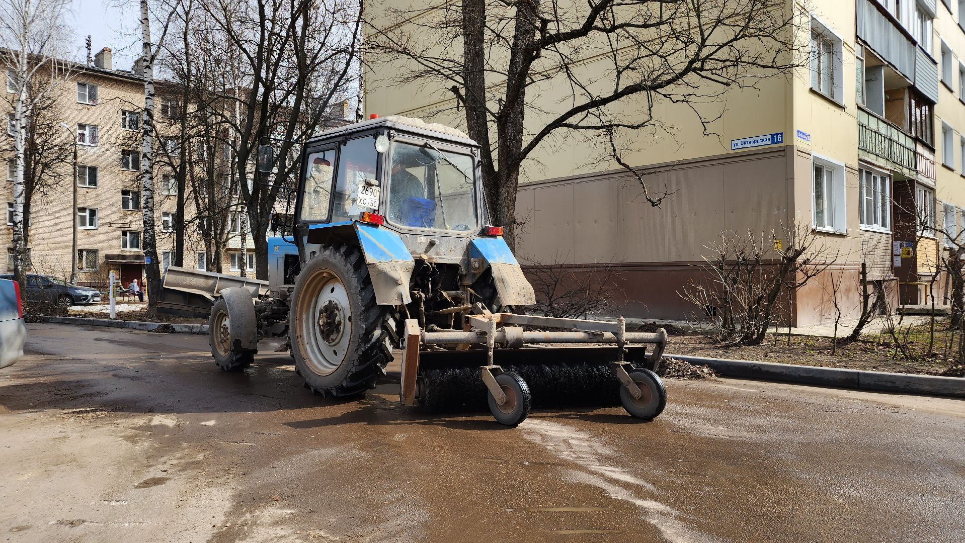 уборка дворов после зимы, благоустройство, уборка города, Лосино-Петровский,