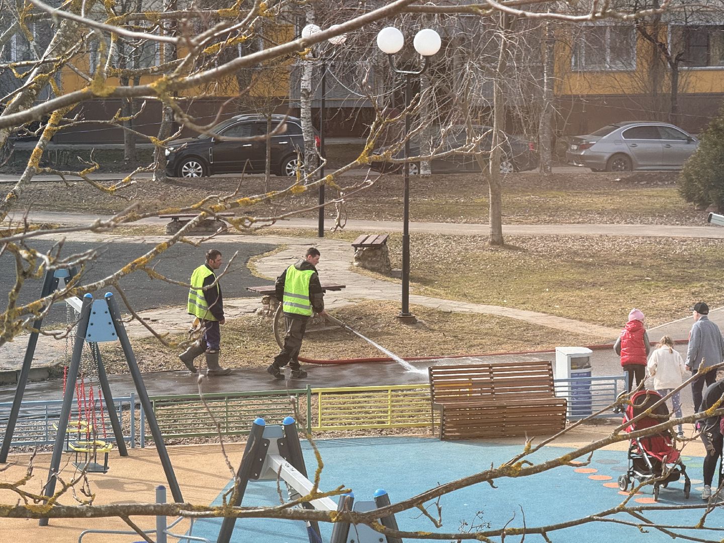 шаховская, уборка города, уборка дворов, уборка дворов после зимы,