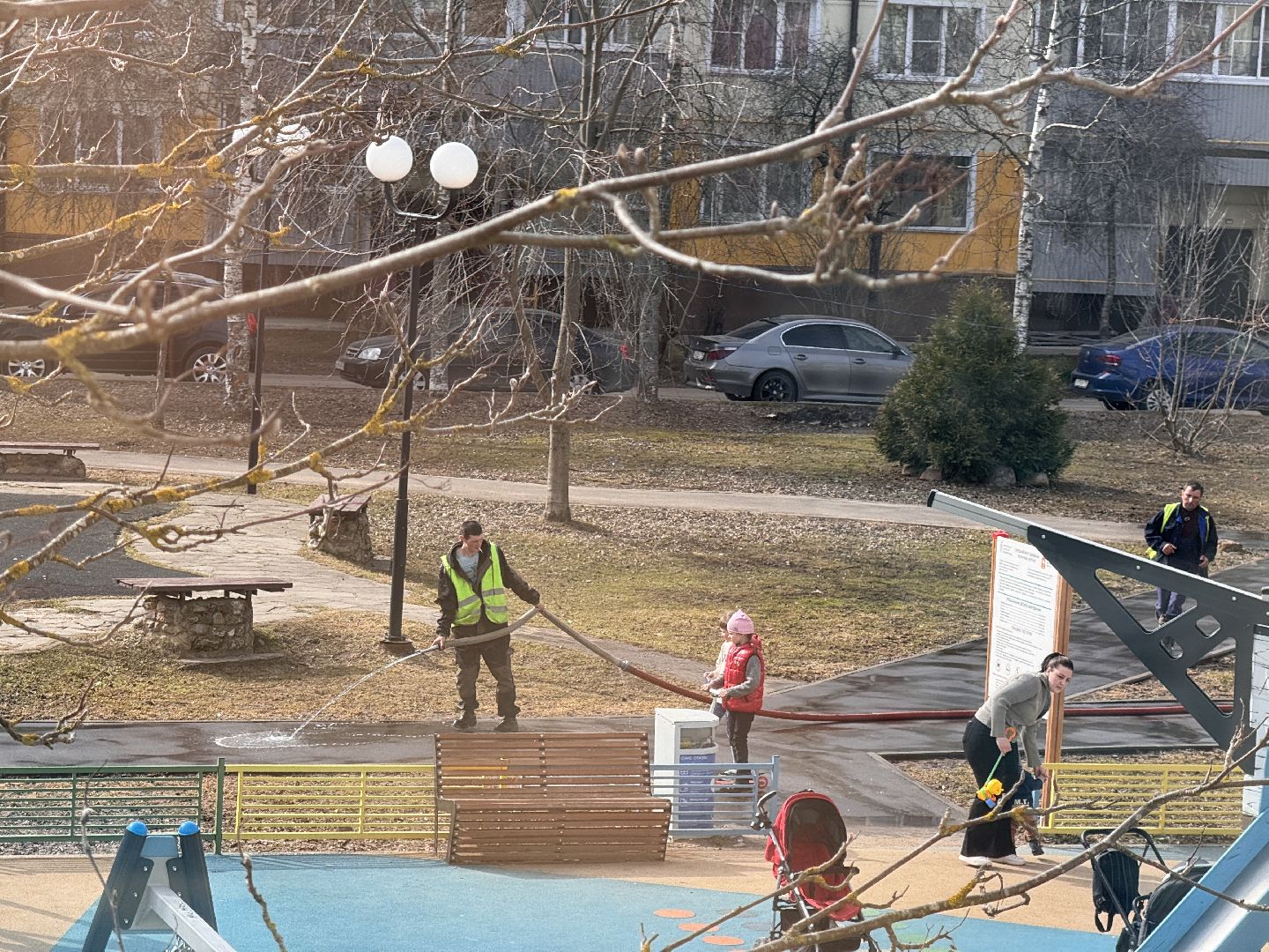 шаховская, уборка города, уборка дворов, уборка дворов после зимы,