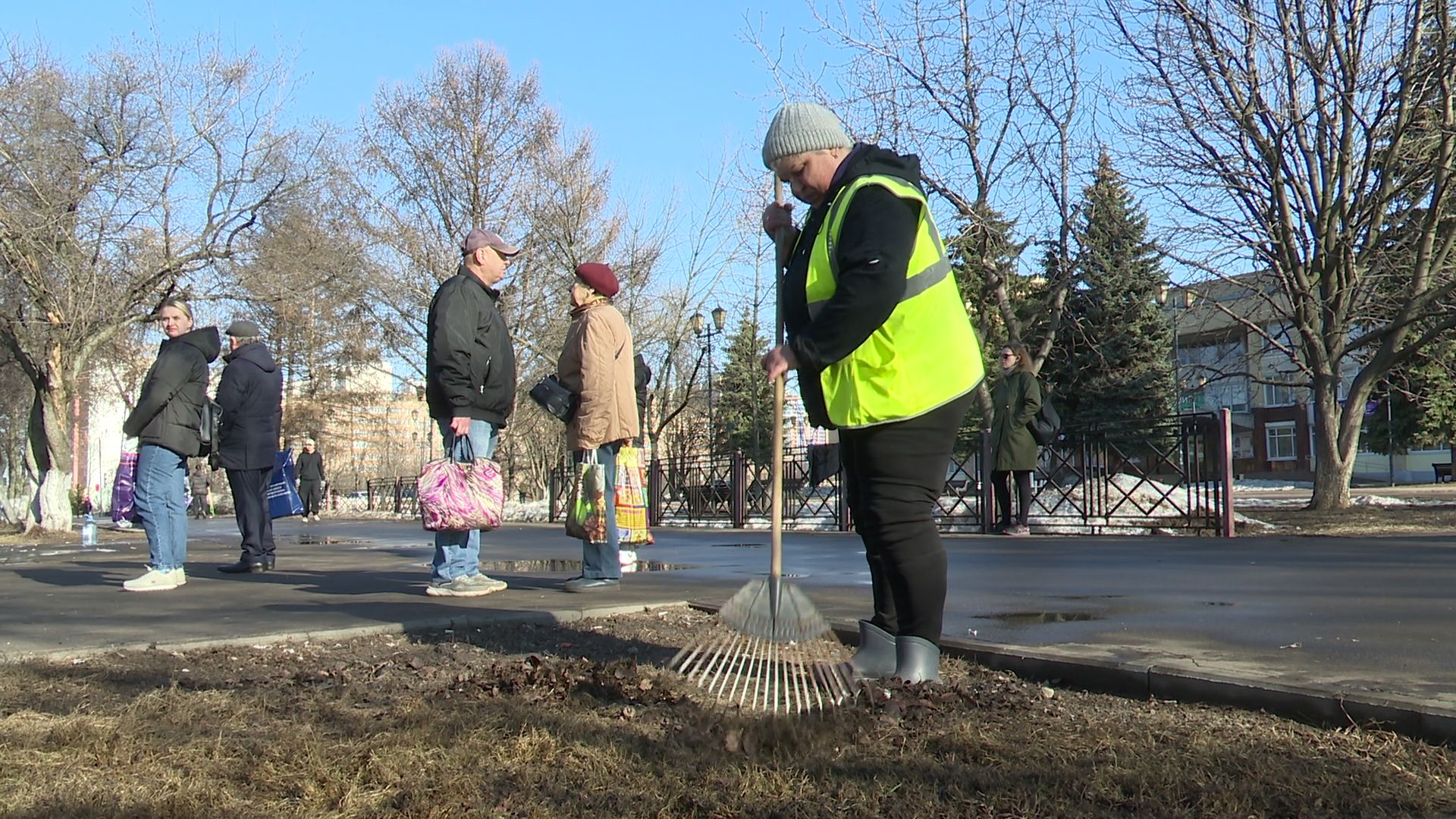 Реутов, благоустройство, уборка листвы, покраска деревьев, чистое подмосковье,