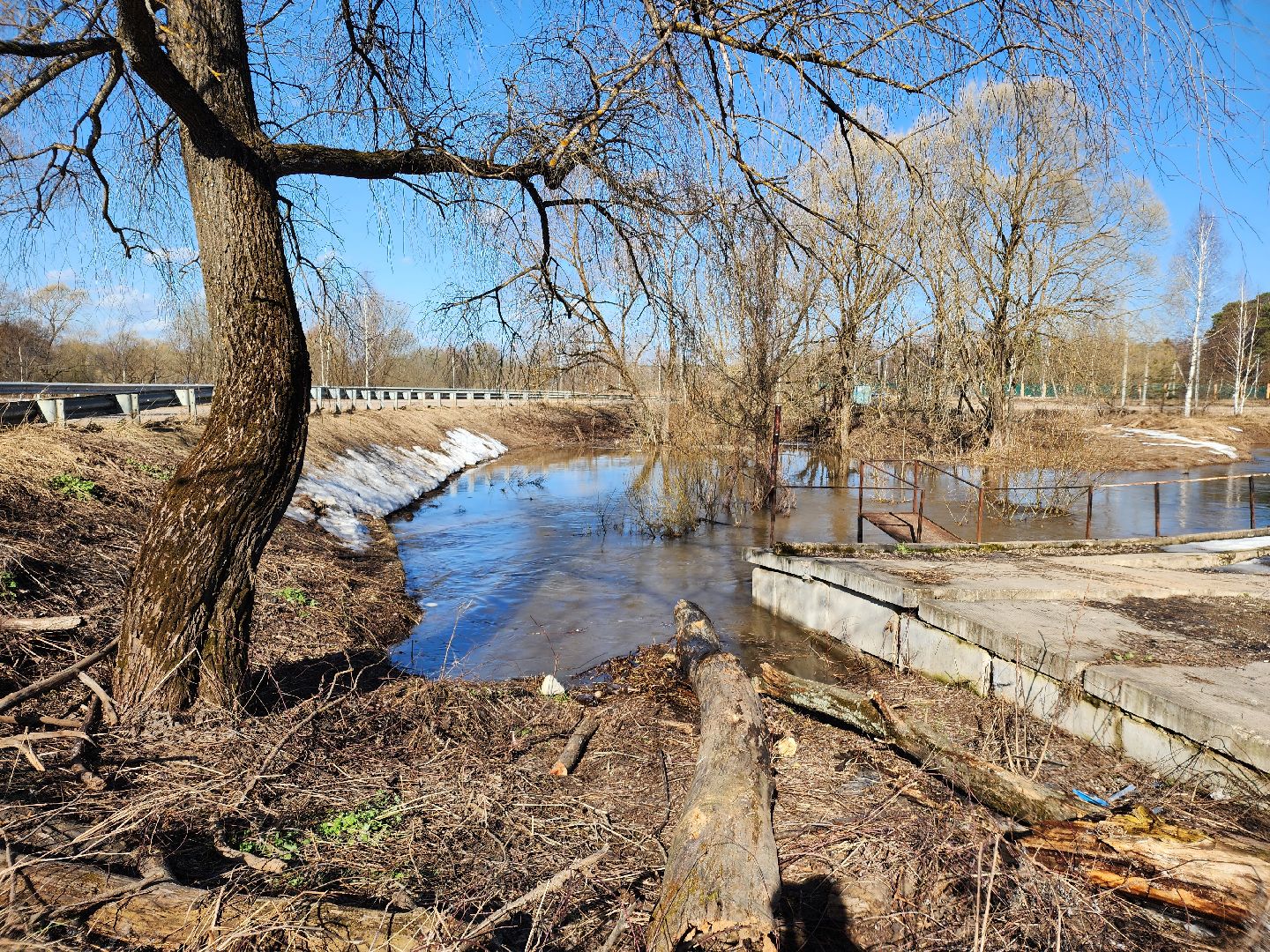 подтопления, разлив реки, борьба с паводком,