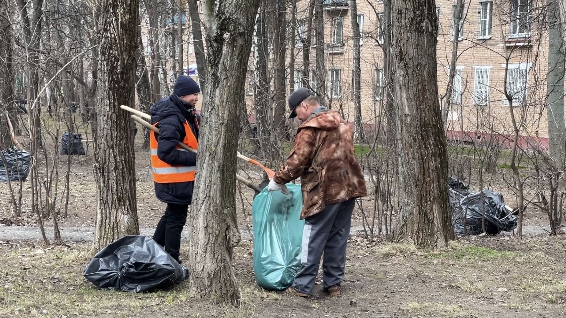 химки, благоустройство, месяц чистоты и благоустройства, уборка дворов, уборка города,