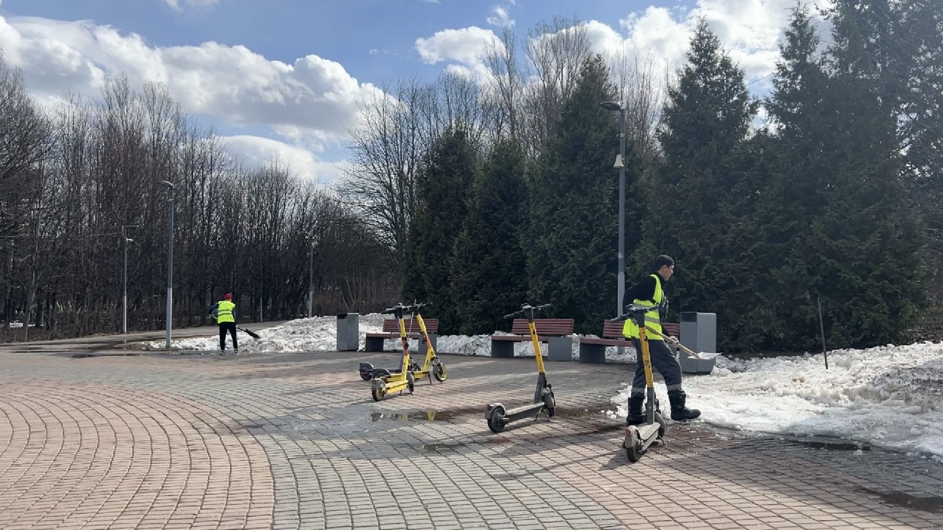 химки, месяц чистоты и благоустройства, благоустройство, уборка общественных территорий, уборка парка,