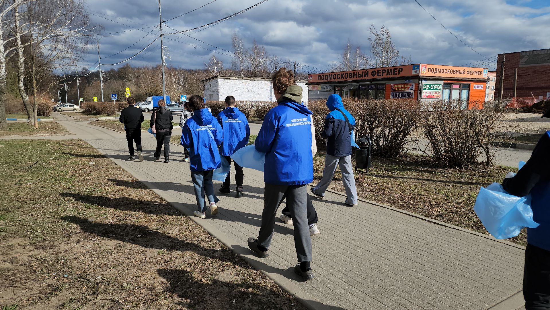 кашира, молодая гвардия, волонтеры, субботник, чистый путь, уборка мусора,