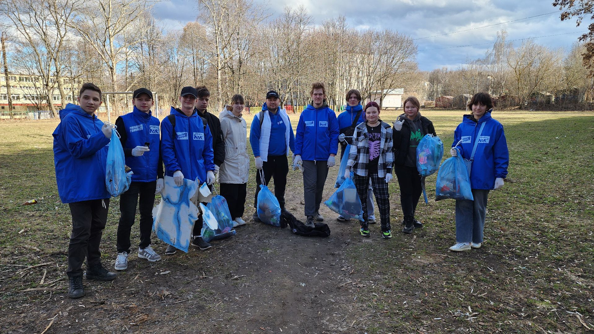 кашира, молодая гвардия, волонтеры, субботник, чистый путь, уборка мусора,