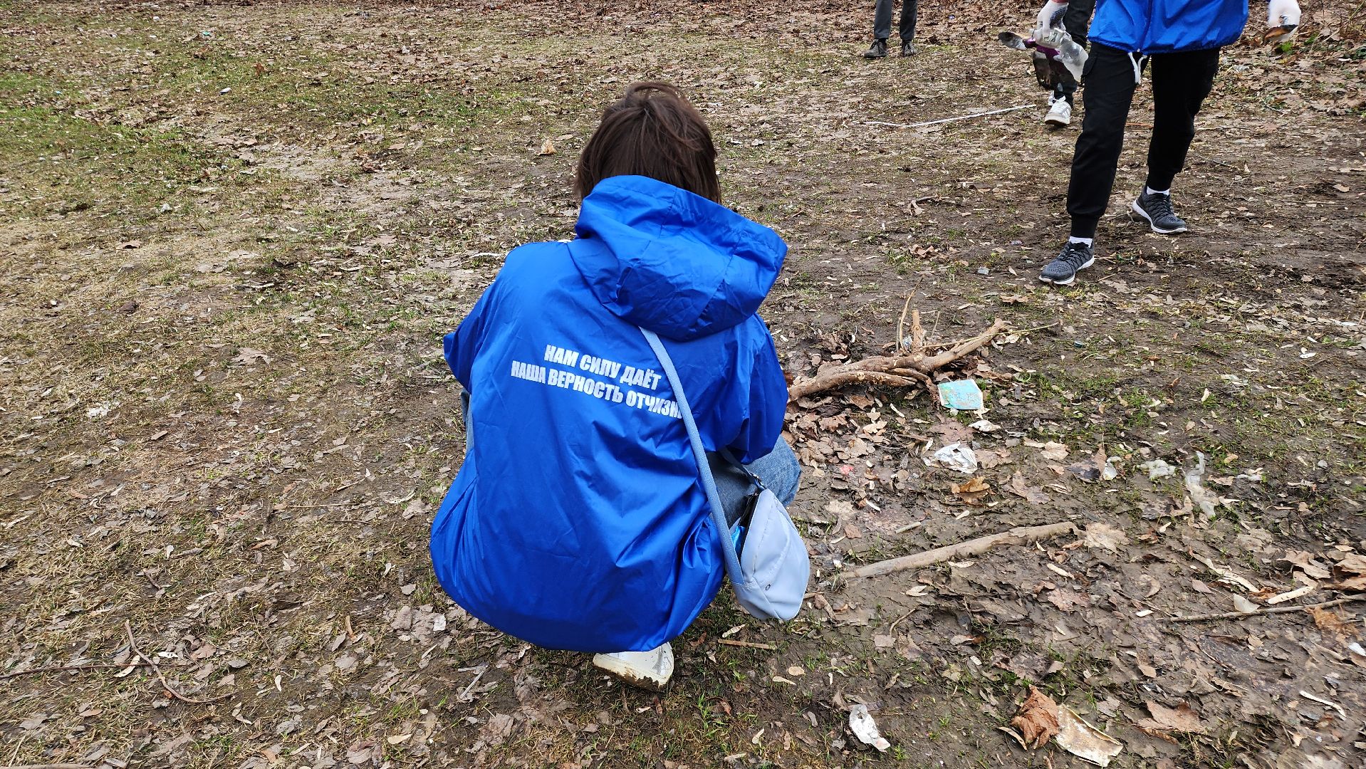 кашира, молодая гвардия, волонтеры, субботник, чистый путь, уборка мусора,