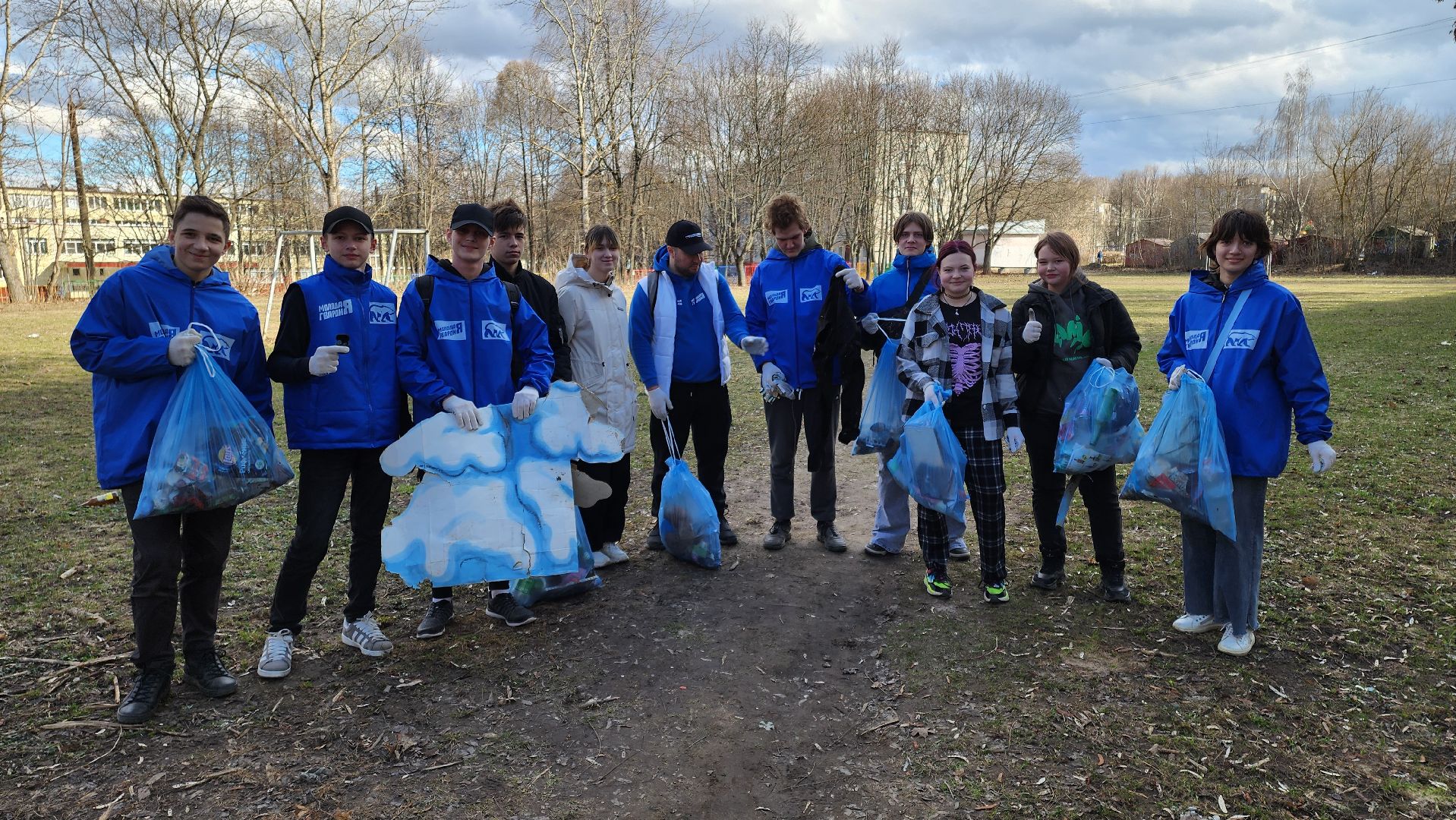кашира, молодая гвардия, волонтеры, субботник, чистый путь, уборка мусора,