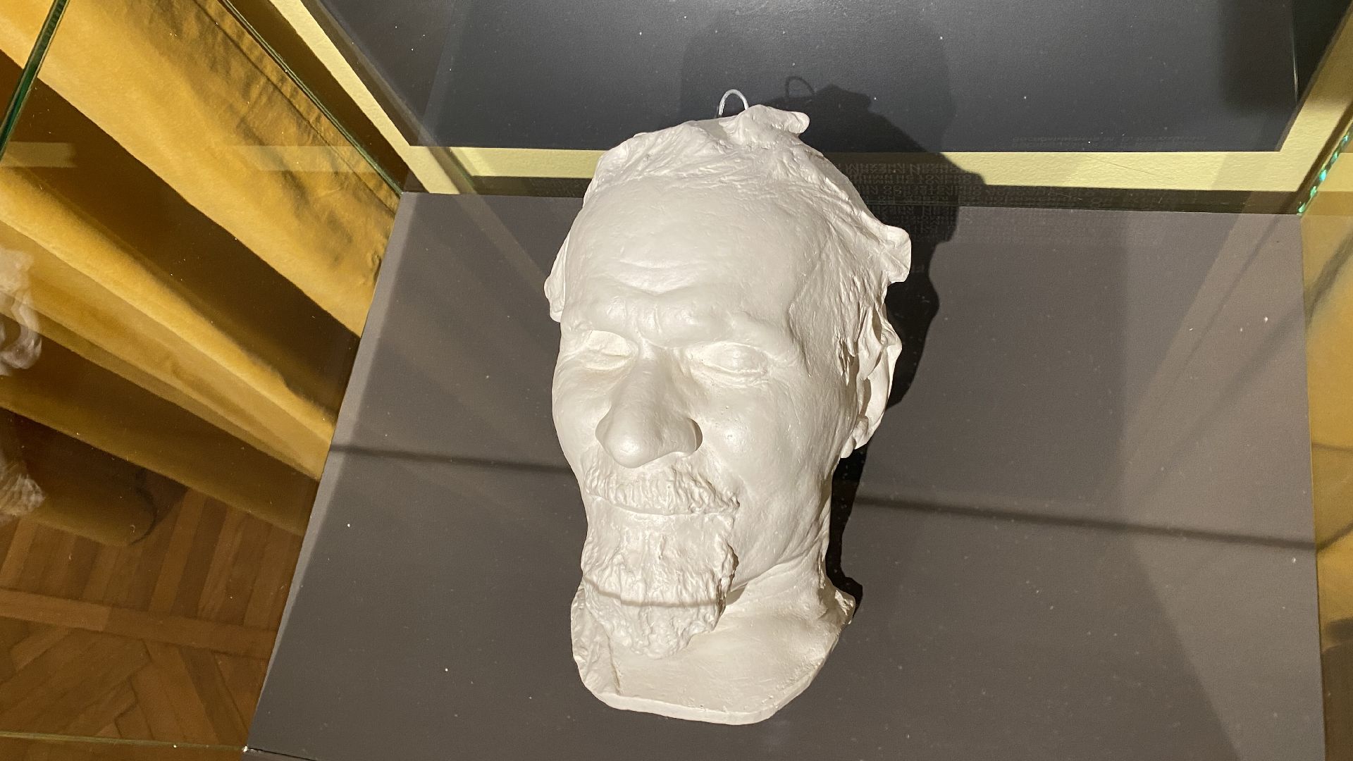 Музей-заповедник Горки Ленинскиевыставка посмертных масок, Владимир ленин, Сергей Меркуров, Мастер посмертного лика,
