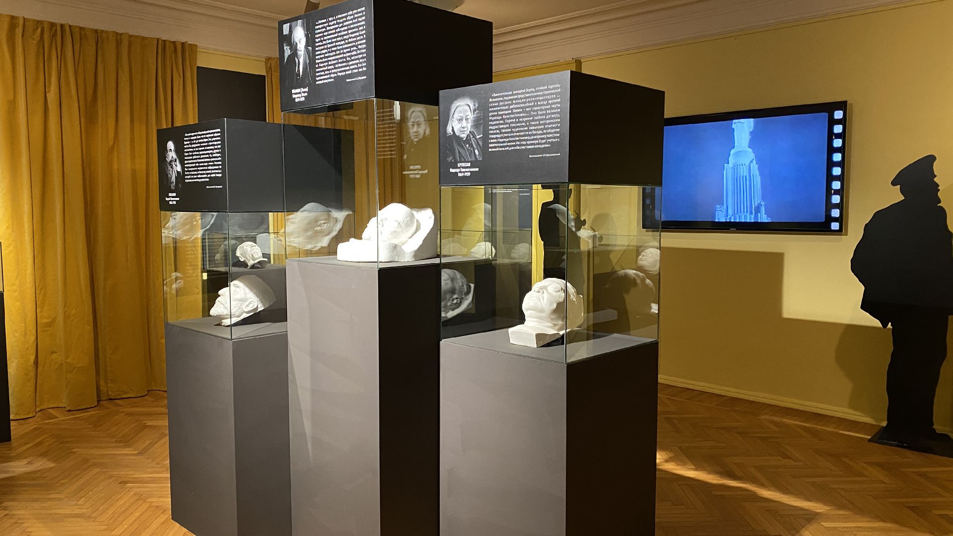 Музей-заповедник Горки Ленинскиевыставка посмертных масок, Владимир ленин, Сергей Меркуров, Мастер посмертного лика,