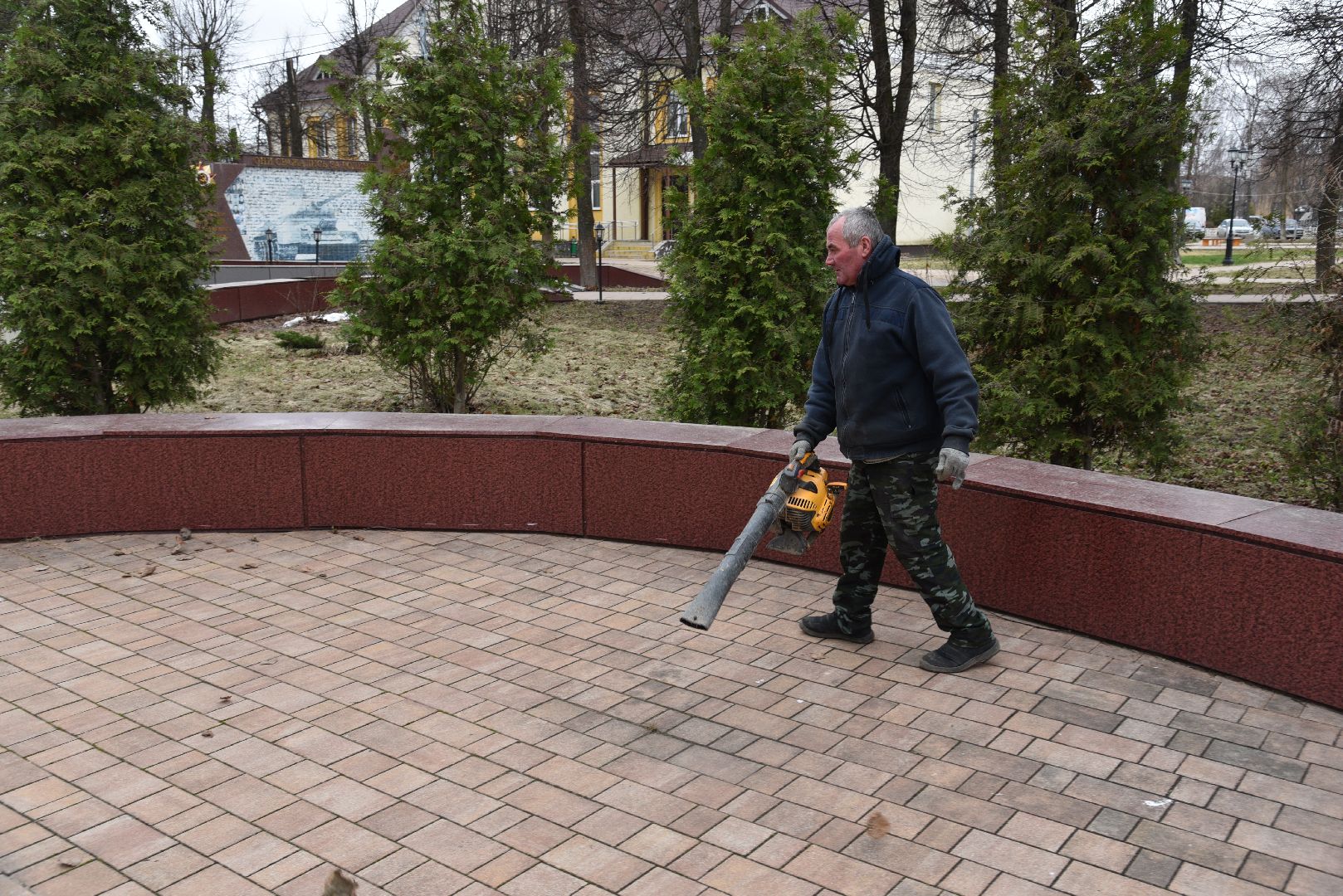 лотошино, сквер победы, благоустройство, уборка дорог,