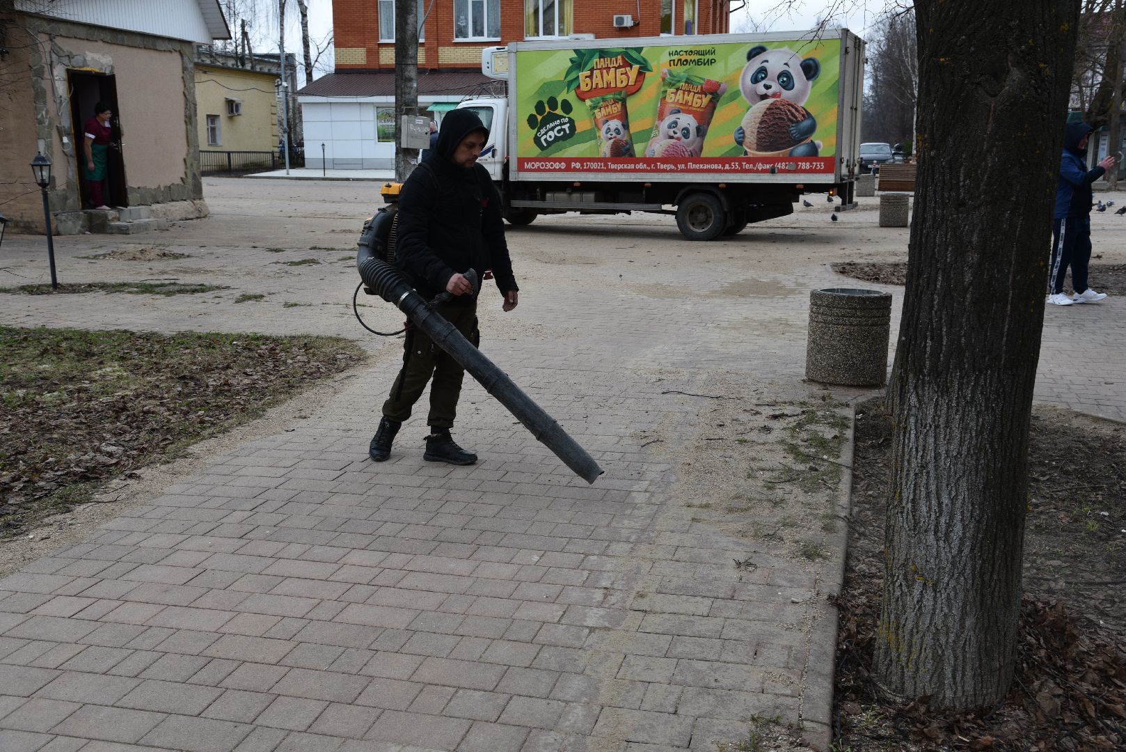 лотошино, сквер победы, благоустройство, уборка дорог,