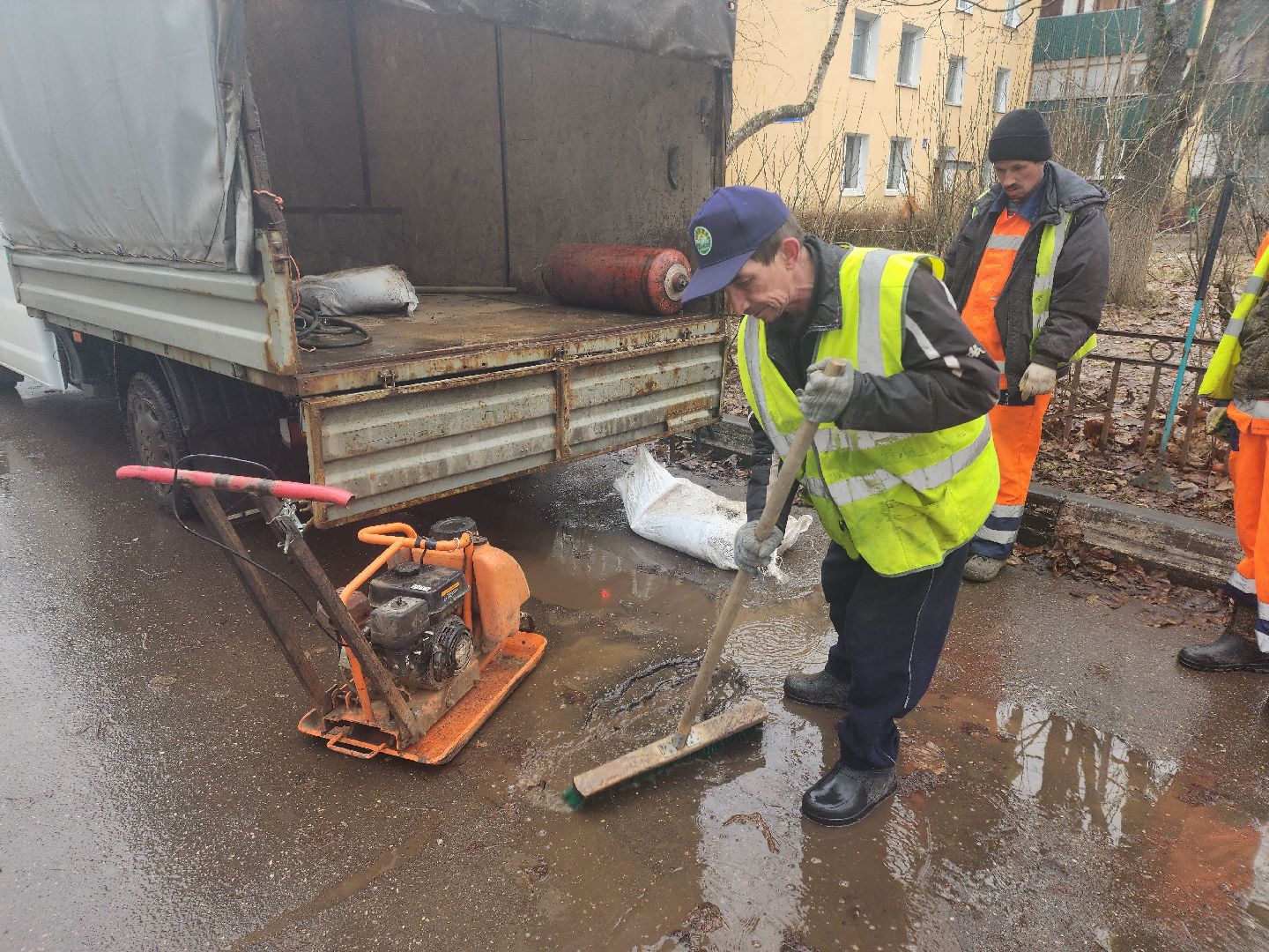 ямочный ремонт, дорожное покрытие,