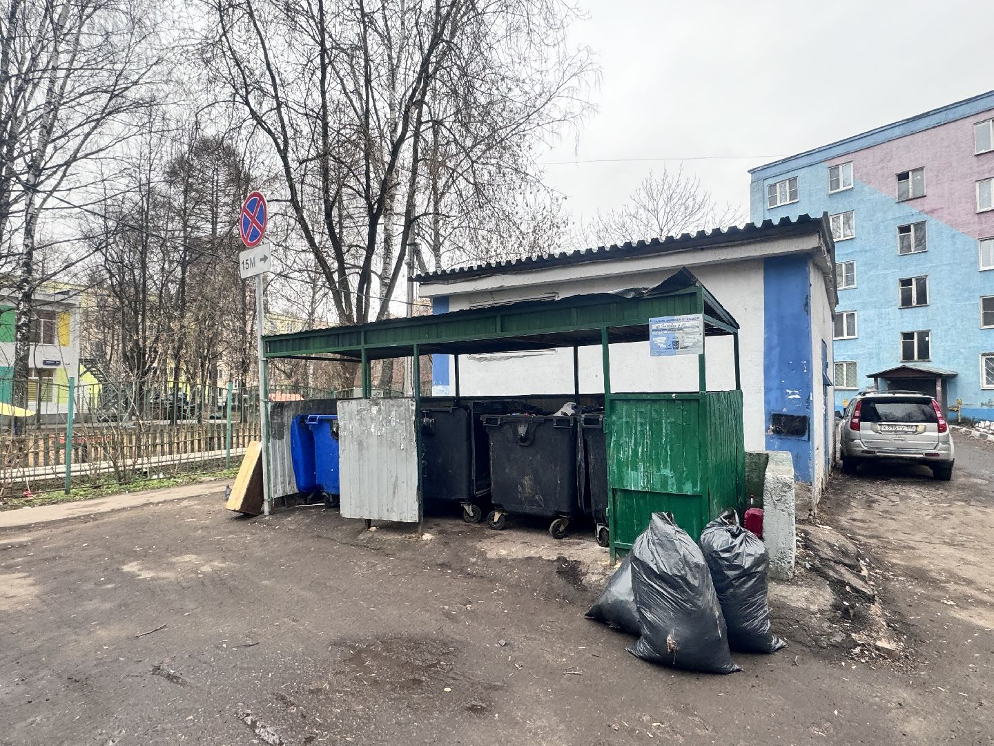 Солнечногорск, мусорные контейнеры, дорожный знак, парковка запрещена, парковка у контейнерных площадок,