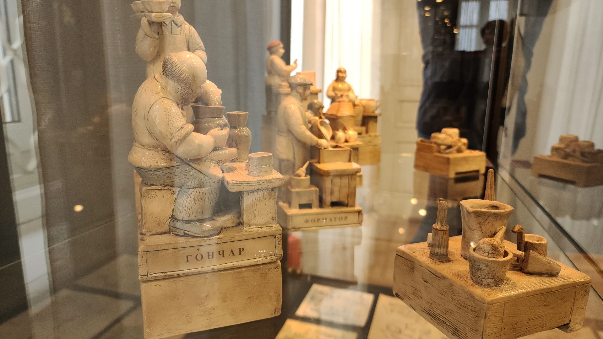 электросталь, мой город, жители города, культура, музей, выставка, культура подмосковья, гжельские узоры, керамика,