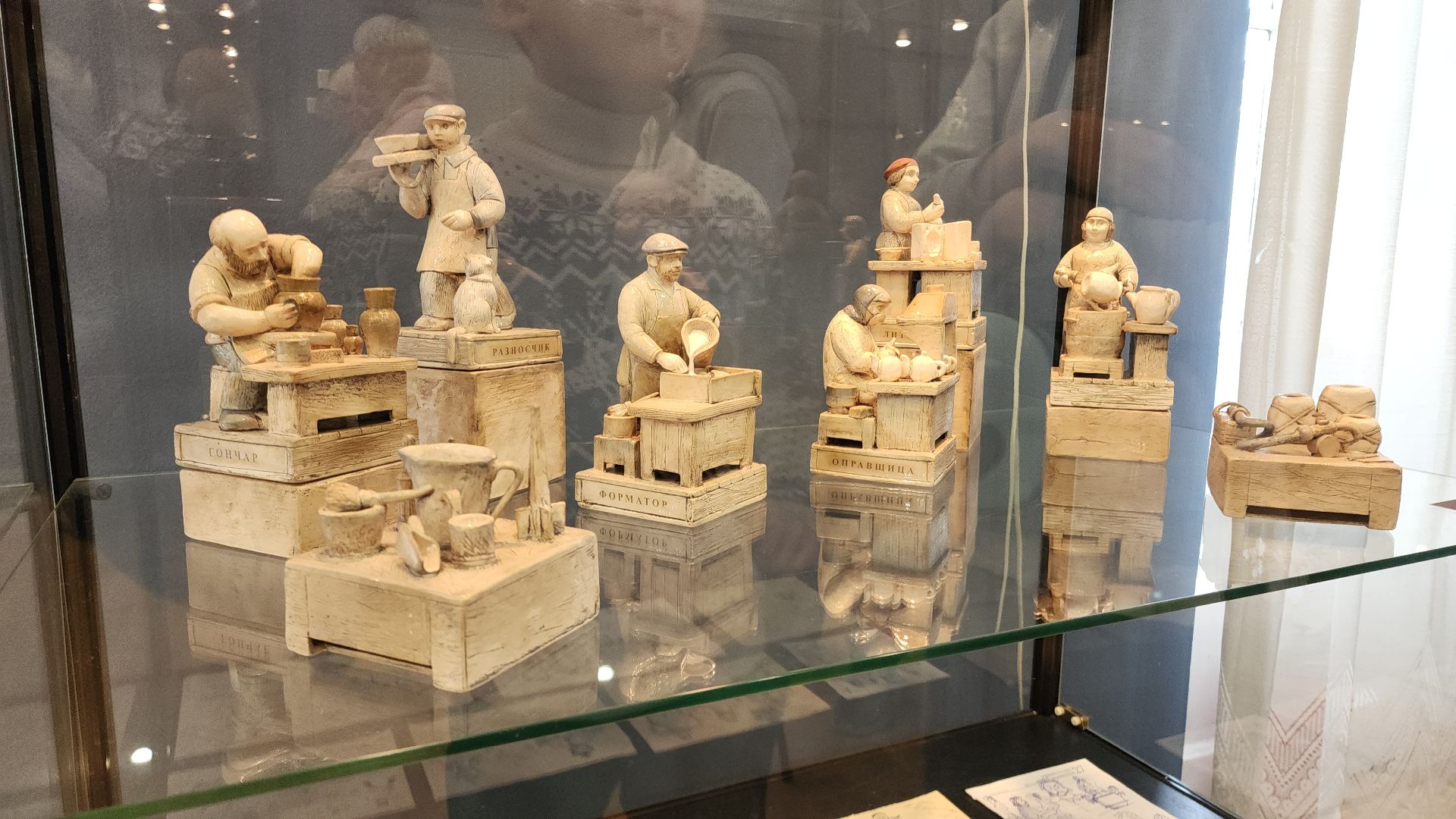 электросталь, мой город, жители города, культура, музей, выставка, культура подмосковья, гжельские узоры, керамика,