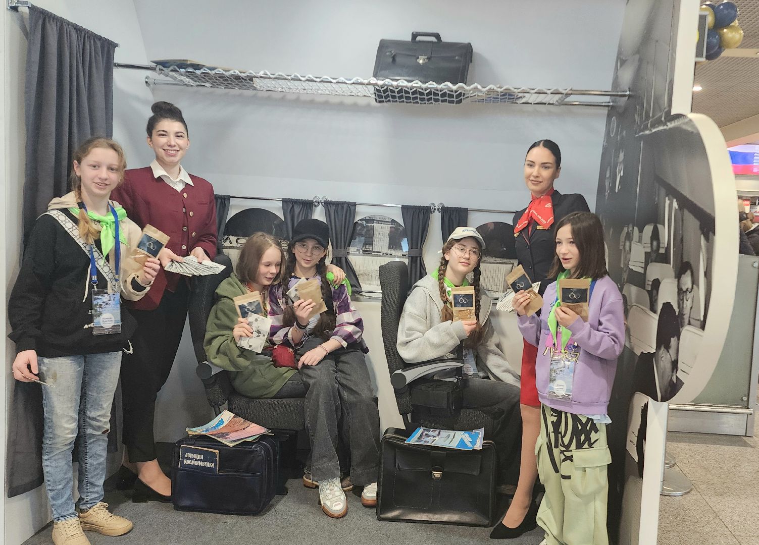 Домодедово, Аэропорт Домодедово, Подмосковье, Первый вылет, Юбилей аэропорта, Пассажиры, Вылет, Прилет, Новый терминал Т2, Терминал Т2, Пассажиропоток, Фотозона, Ретро форма, ТУ 104, Самолет,