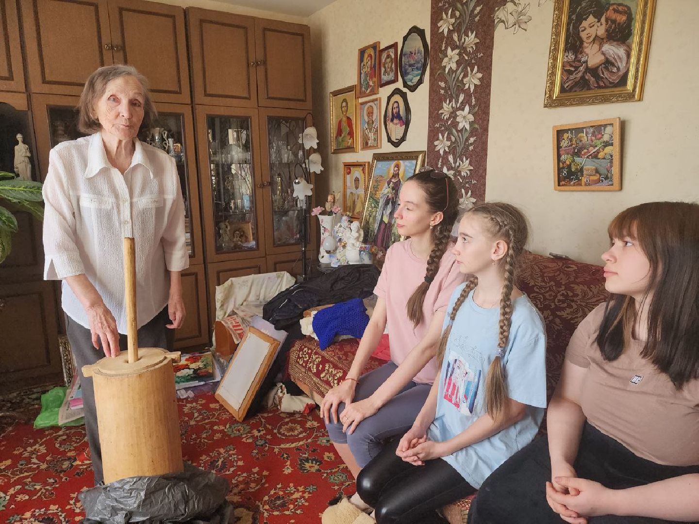 чехов, бабушка, выставка, предметы старины, общество, музей,