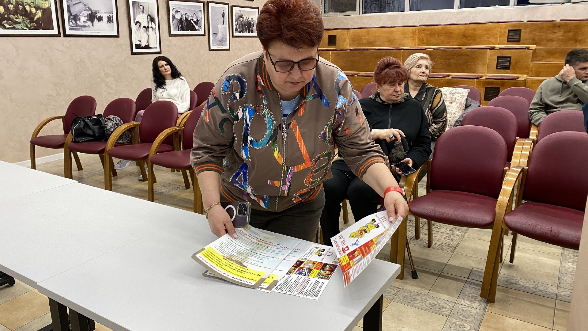 кризисный психолог, встреча с жителями, чрезвычайные ситуации, стресс, психологическая помощь,