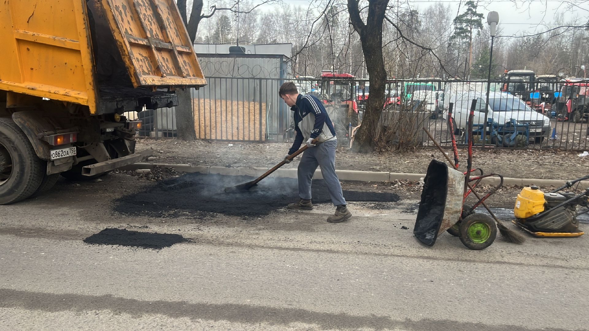 ямы, ямочный ремонт, ремонт дорог, ремонт дороги,