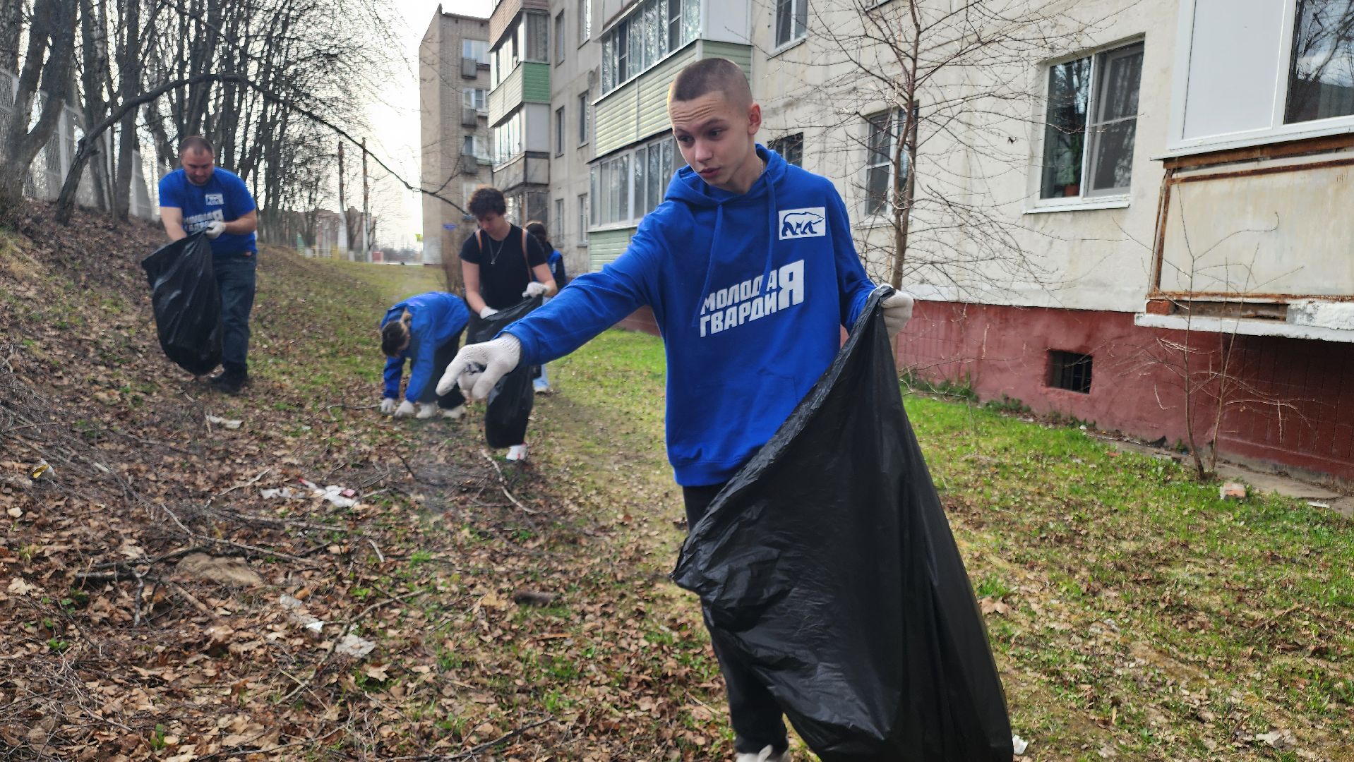 кашира, молодая гвардия, волонтеры, уборка, субботник, мусор, кашира-3,