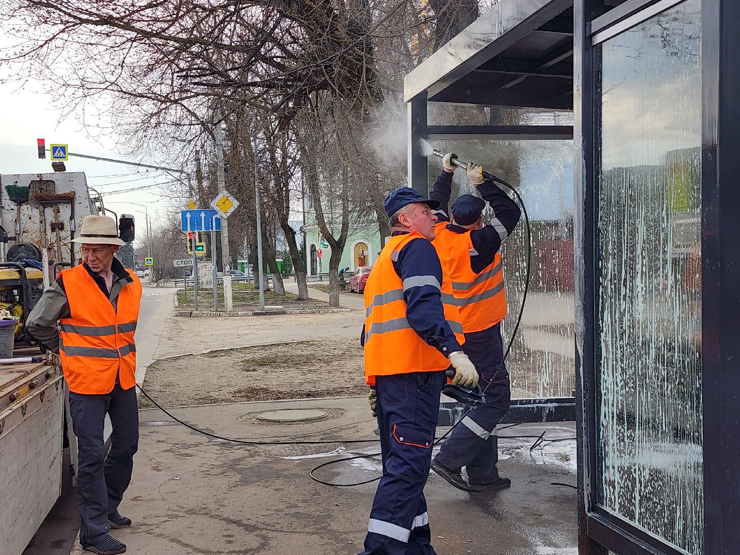 коммунальные службы, уборка, остановочный павильон, Старая Купавна, Богородский городской округ,