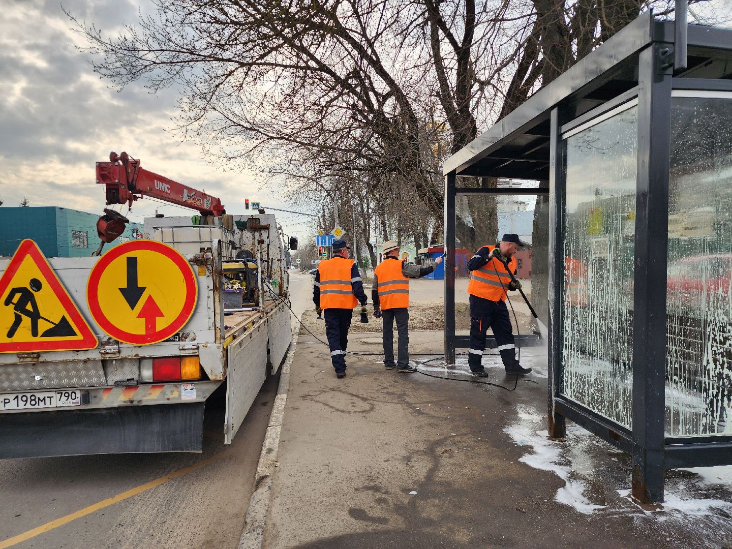 коммунальные службы, уборка, остановочный павильон, Старая Купавна, Богородский городской округ,