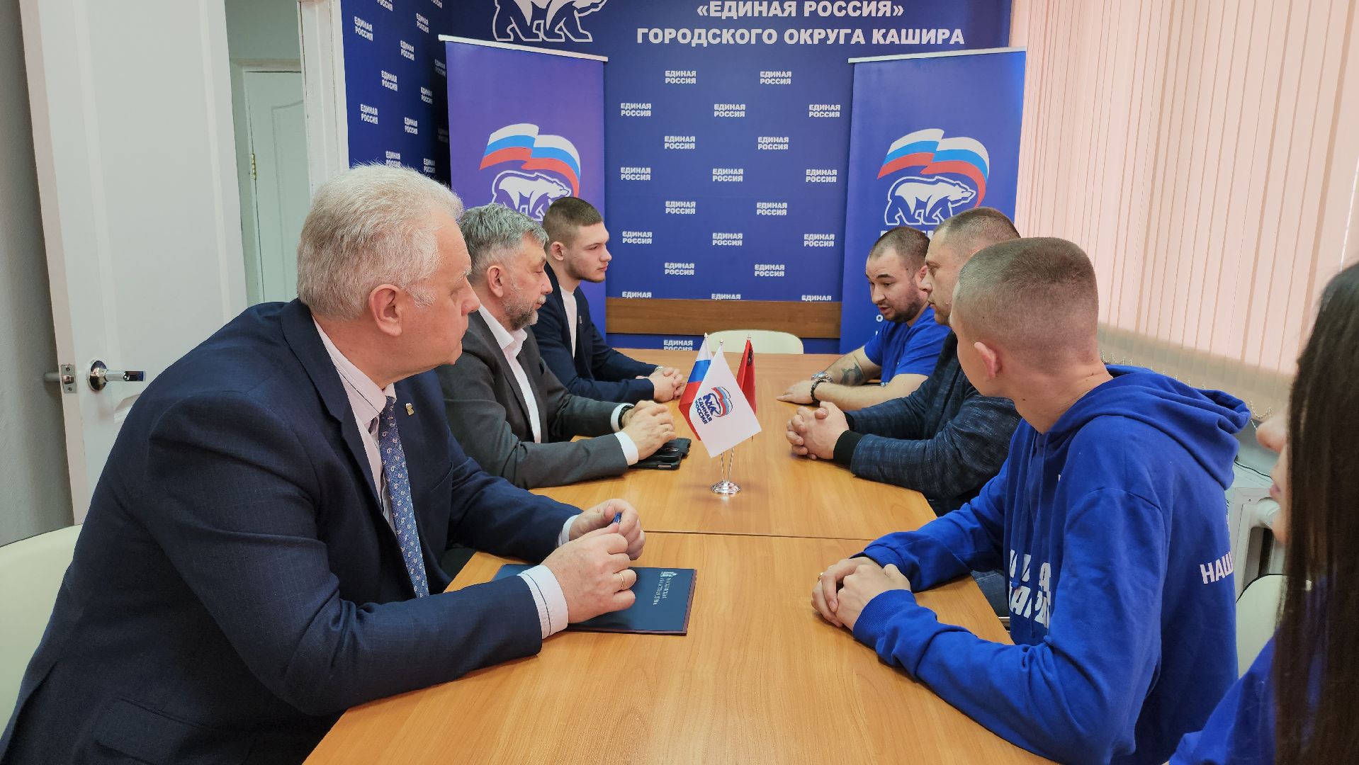 кашира, депутат мособлдумы, олег жолобов, молодая гвардия, волонтеры, гуманитарная помощь,