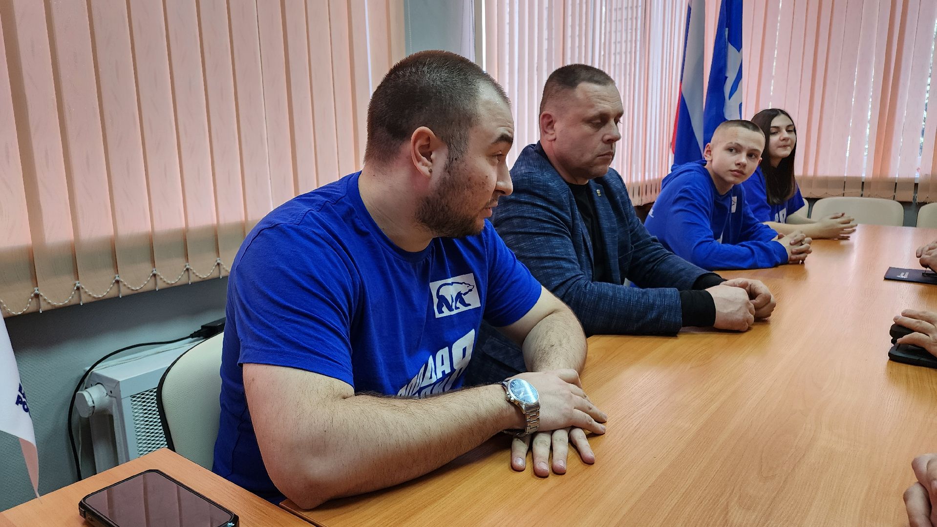 кашира, депутат мособлдумы, олег жолобов, молодая гвардия, волонтеры, гуманитарная помощь,